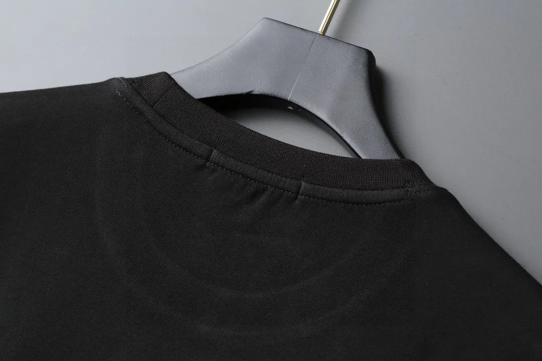 🅿️220 brand [CHANEL Chanel] (good news for fat people) 2025ss autumn latest long-sleeved round neck sweatshirt, on sale simultaneously on the official website. Refreshing and breathable. Made of top Tencel Roman. Comfortable and soft. 3D three-dimensional clarity. Super fashion sense. Great gift for your own use. Size: M-5XL (can wear up to 220 pounds)