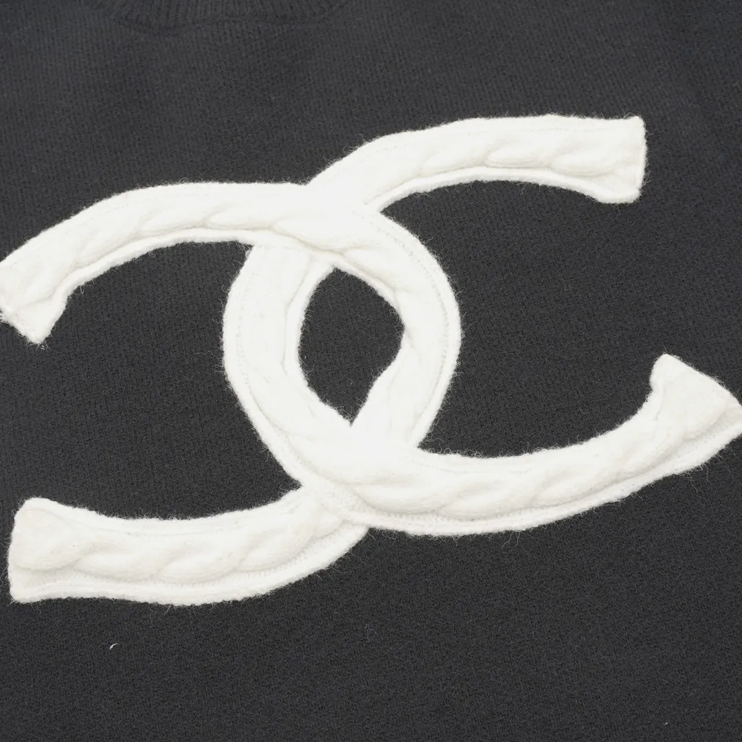 🅿️580 CHANEL Chanel 24ss heavy weaving twist classic large logo jacquard knitted sweater top original version Color: black white Size: S-L