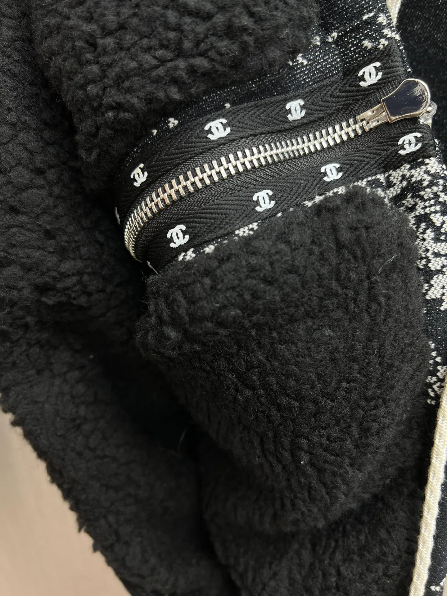 🅿️730 Chanel 25ss new autumn and winter preview series hooded printed zipper long-sleeved jacket for women Size: S.M.L.
