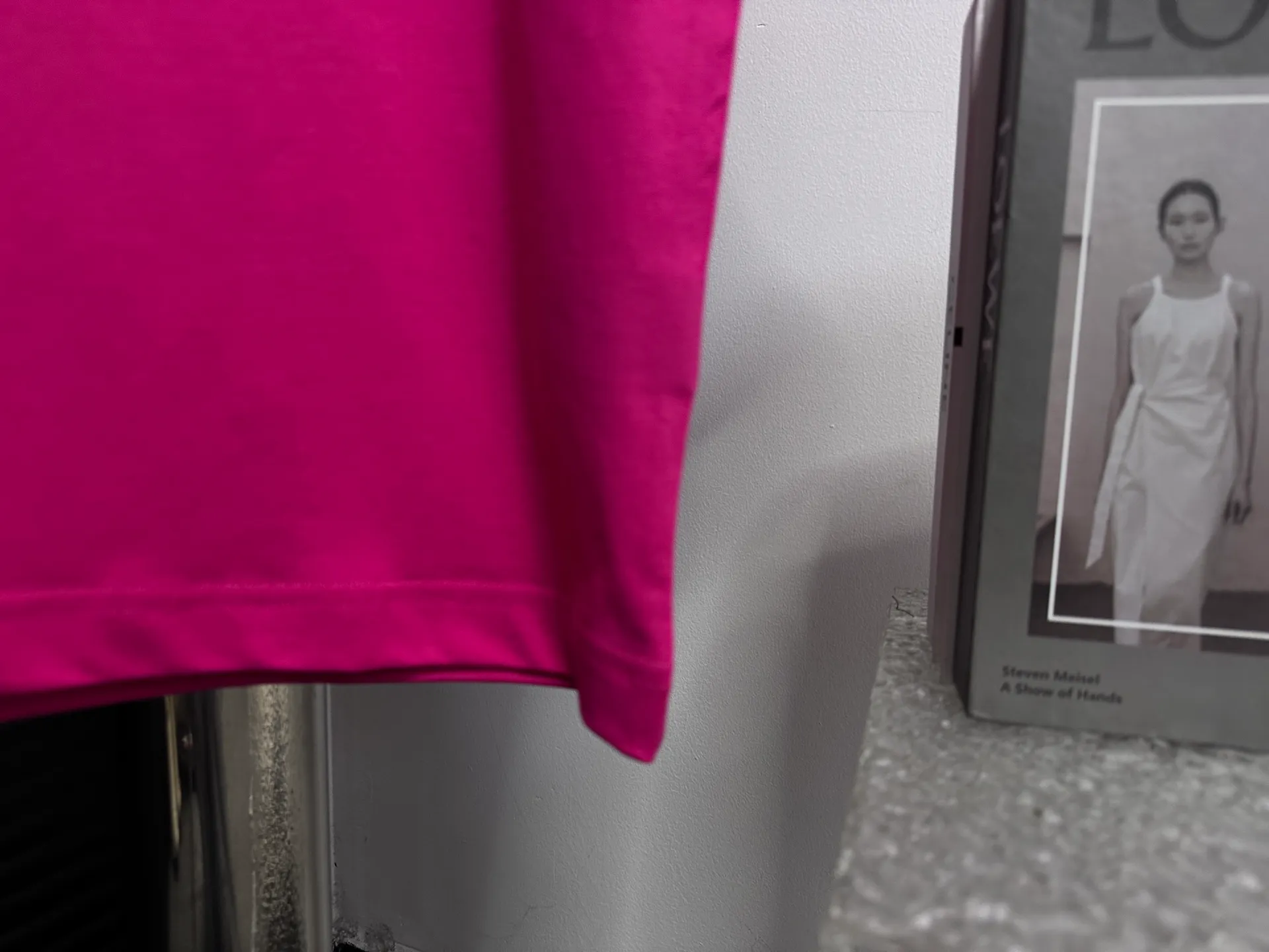 🅿️180 【ChaneL】Xiaoxiangfeng 25ss new round neck T-shirt. Pure cotton fabric, washed, soft and skin-friendly. The workmanship is meticulous, the thickness is moderate, the shape is simple and refined, independent and elegant. The same style for men and women, loose fit, fashionable and versatile for all ages. Color: Black White Rose Size: S-XL
