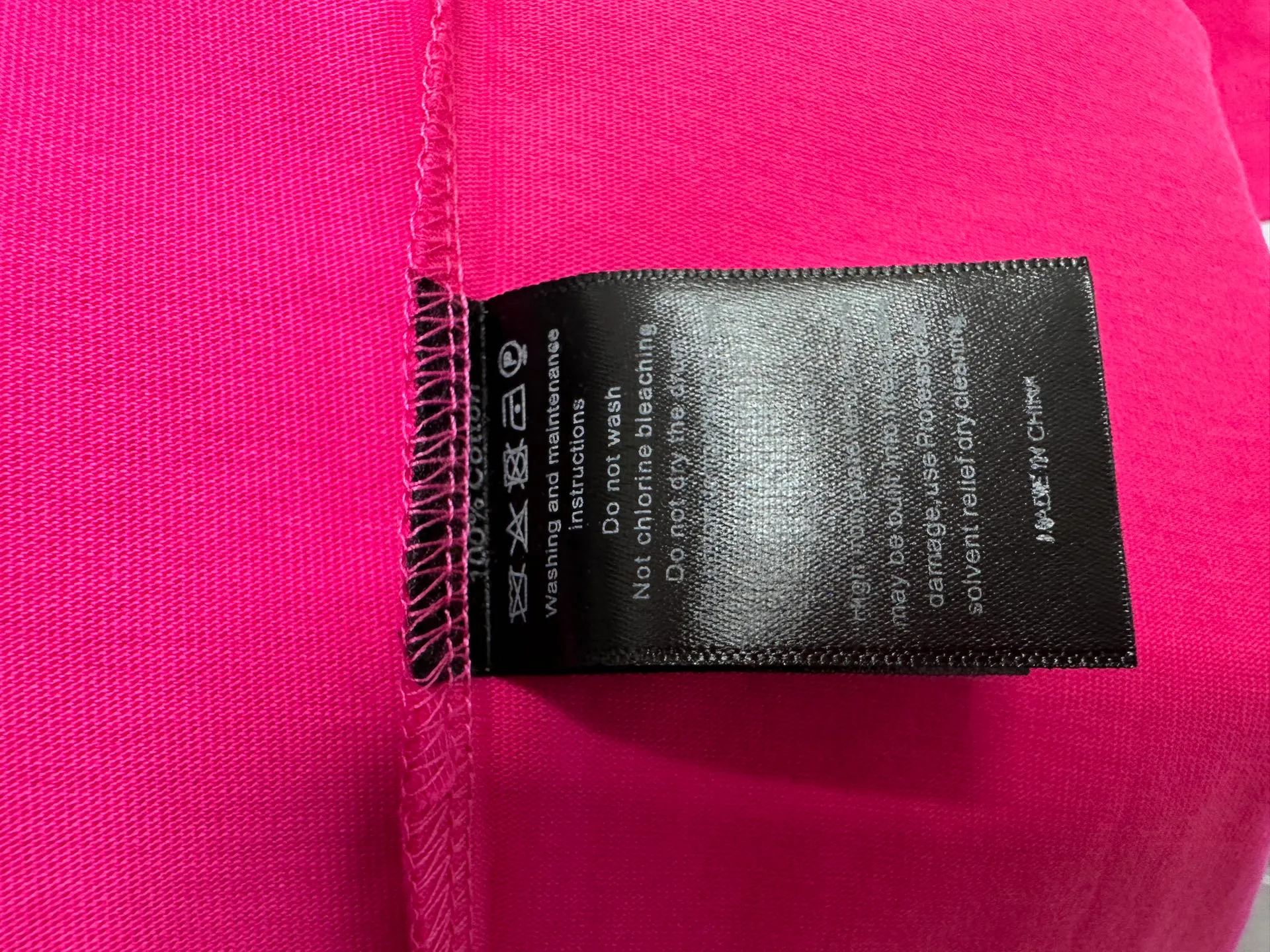 🅿️180 【ChaneL】Xiaoxiangfeng 25ss new round neck T-shirt. Pure cotton fabric, washed, soft and skin-friendly. The workmanship is meticulous, the thickness is moderate, the shape is simple and refined, independent and elegant. The same style for men and women, loose fit, fashionable and versatile for all ages. Color: Black White Rose Size: S-XL