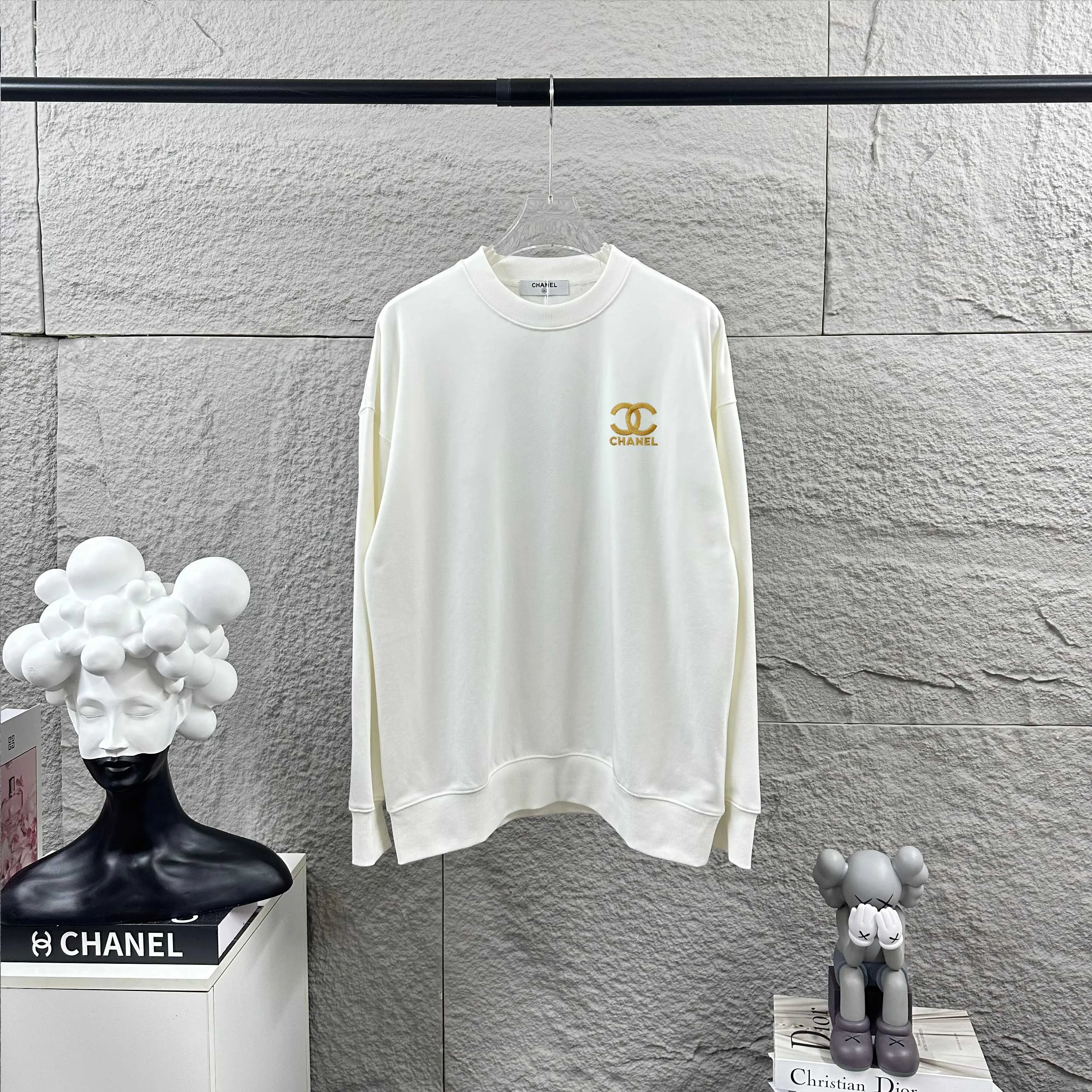 🅿️250 Chane*Chanel*er 2025 early autumn and winter new style, classic letter totem cross embroidery, custom terry fabric, long-sleeved round neck sweatshirt, same style for men and women. Size: S (90-130 pounds) M (120-150 pounds) L (140-165 pounds) XL (160-180 pounds) XXL (180-210 pounds) Color: black white
