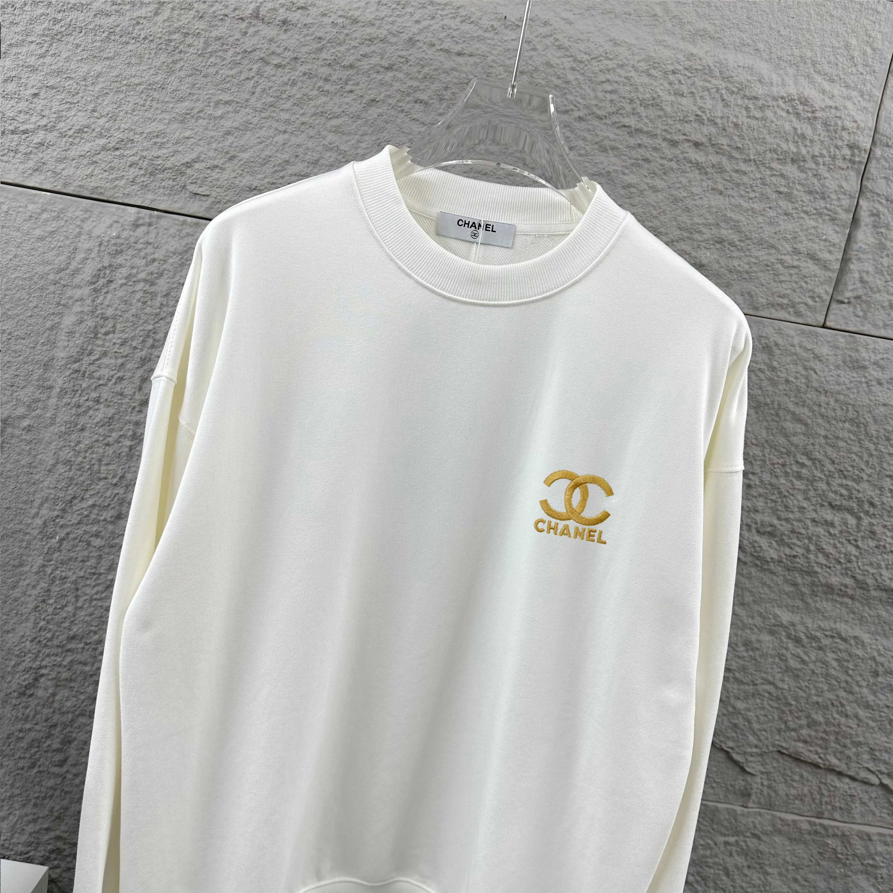 🅿️250 Chane*Chanel*er 2025 early autumn and winter new style, classic letter totem cross embroidery, custom terry fabric, long-sleeved round neck sweatshirt, same style for men and women. Size: S (90-130 pounds) M (120-150 pounds) L (140-165 pounds) XL (160-180 pounds) XXL (180-210 pounds) Color: black white