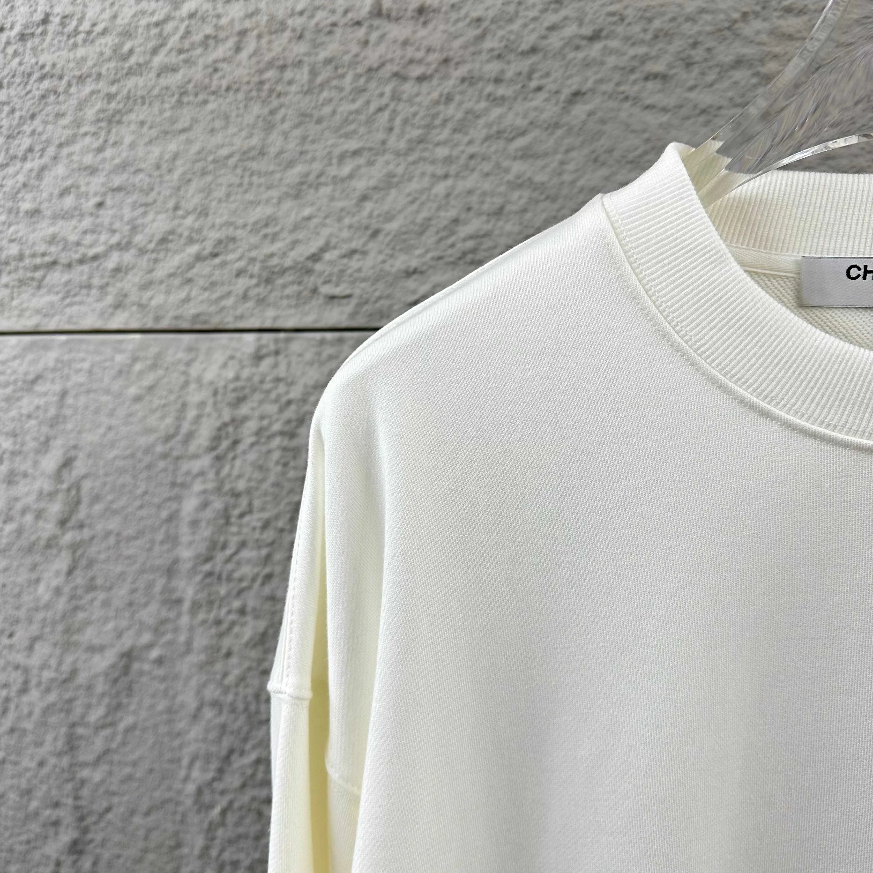 🅿️250 Chane*Chanel*er 2025 early autumn and winter new style, classic letter totem cross embroidery, custom terry fabric, long-sleeved round neck sweatshirt, same style for men and women. Size: S (90-130 pounds) M (120-150 pounds) L (140-165 pounds) XL (160-180 pounds) XXL (180-210 pounds) Color: black white