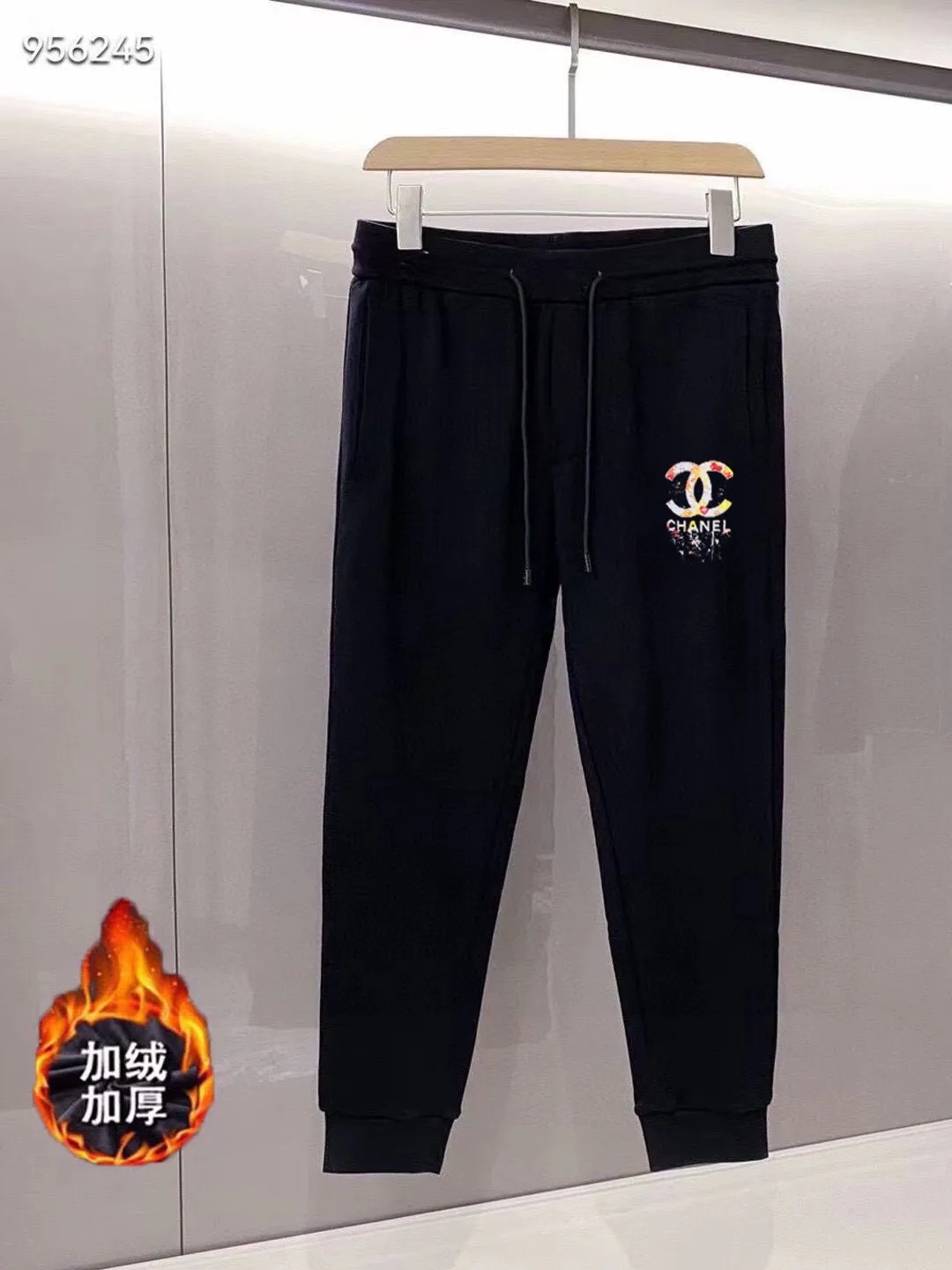 🅿️460 brand [CHANEL Chanel] (velvet and thickened) 2025 autumn and winter new products, stars’ favorite fashion-flavored casual suits, clean and neat tailoring, full of urban style. Made of high-quality custom-made fabrics, the inner warmth is excellent, the hand feels soft and dry, and the upper body effect is crisp and stylish. The three-dimensional cutting process and the pattern are all of high standards, and the silhouette version has the right benefits! It is not tight at all, and you feel good when you put it on. So many top-quality raw materials create high-end products with unparalleled value. It is the first choice for high-end fashion people. (Size: M-4XL can wear up to 200 pounds)