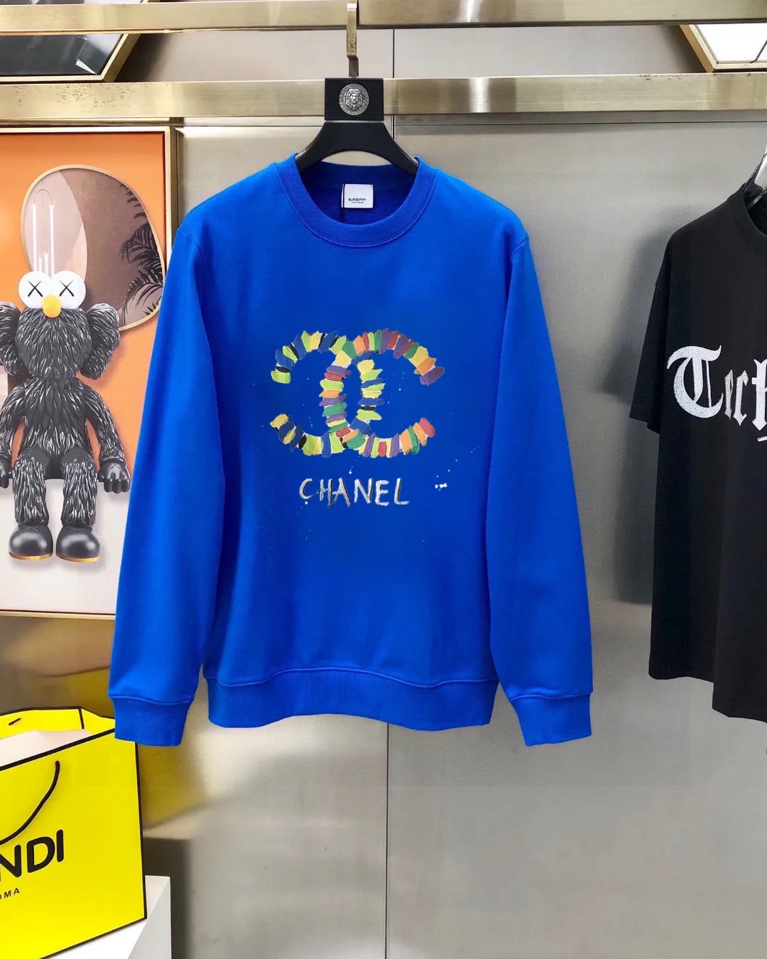 🅿️220 brand [CHANEL Chanel] (good news for fat people) 2025ss autumn latest long-sleeved round-neck sweatshirt, on sale simultaneously on the official website. Refreshing and breathable. Made of top Tencel Roman. Comfortable and soft. 3D three-dimensional clarity. Super fashion sense. Great gift for personal use. Size: M-5XL (can wear up to 220 pounds)