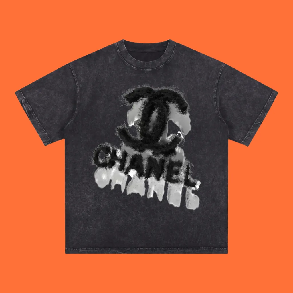 🅿️200 (Cooperation profit) High-end quality Chanel 2025 Fall Spring and Summer Series Double C ink painting short-sleeved T-shirt Adopt imported Kornit digital direct printing printing High-quality fashion brand 26 double yarns 100% washed 300G Ready-made garments dyed ➕ washed and stir-fried snow OS loose version Unisex size: S.M.L.XL.2XL