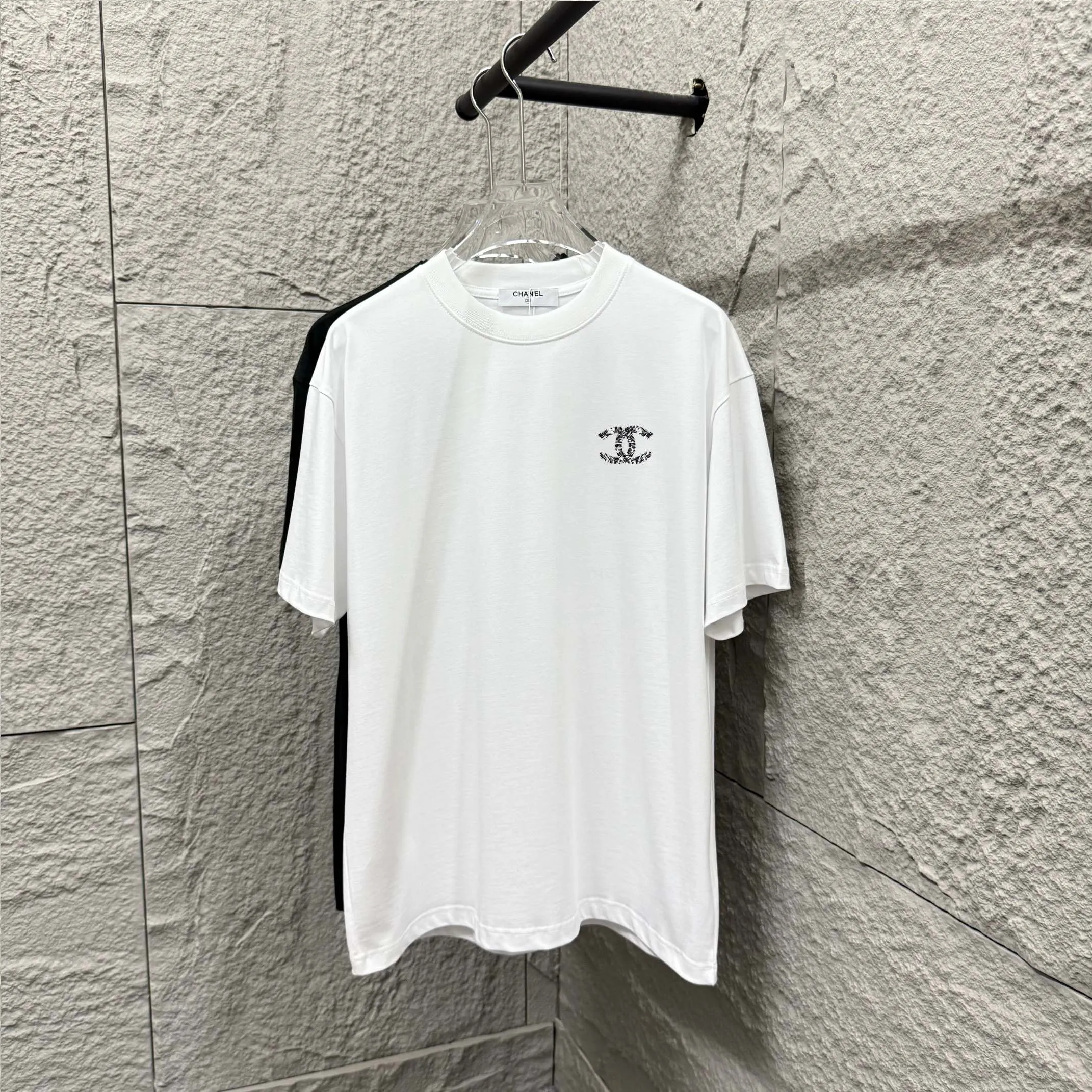 🅿️180 Chane*Chanel*2025 spring and summer new style Classic letter totem cross embroidery Customized double yarn plain cotton fabric Short-sleeved T-shirt Unisex Size: S (90-130 pounds) M (120-150 pounds) L (140-165 pounds) XL (160-180 pounds) XXL (180-210 pounds) Color: black white