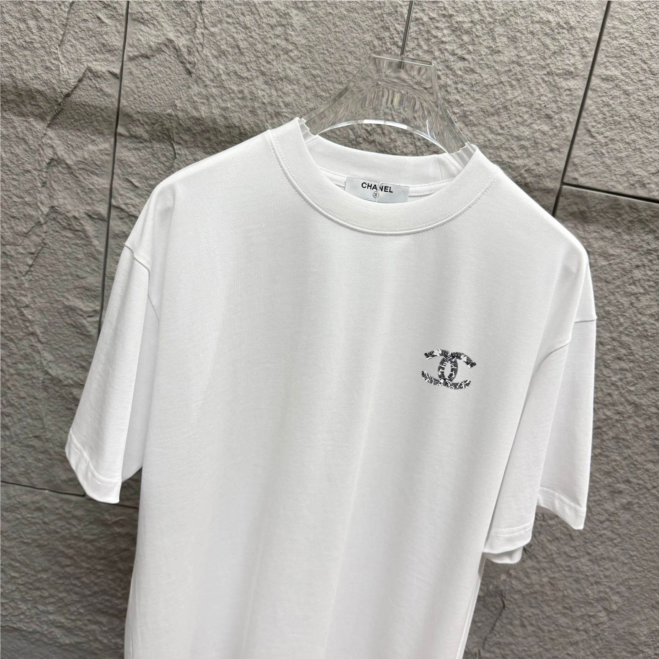 🅿️180 Chane*Chanel*2025 spring and summer new style Classic letter totem cross embroidery Customized double yarn plain cotton fabric Short-sleeved T-shirt Unisex Size: S (90-130 pounds) M (120-150 pounds) L (140-165 pounds) XL (160-180 pounds) XXL (180-210 pounds) Color: black white