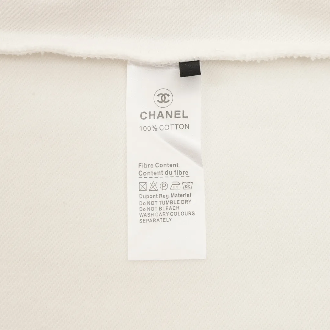 🅿️500 CHANEL 25FW embroidered small label round neck sweatshirt, 480g high-grade combed cotton fabric, counter collar label, purchasing grade white thick plate hang tag, original hanging grain, three-dimensional foam printing on the front and back, strong layering, same style for men and women, couple style, oversize version, loose size: S-XL