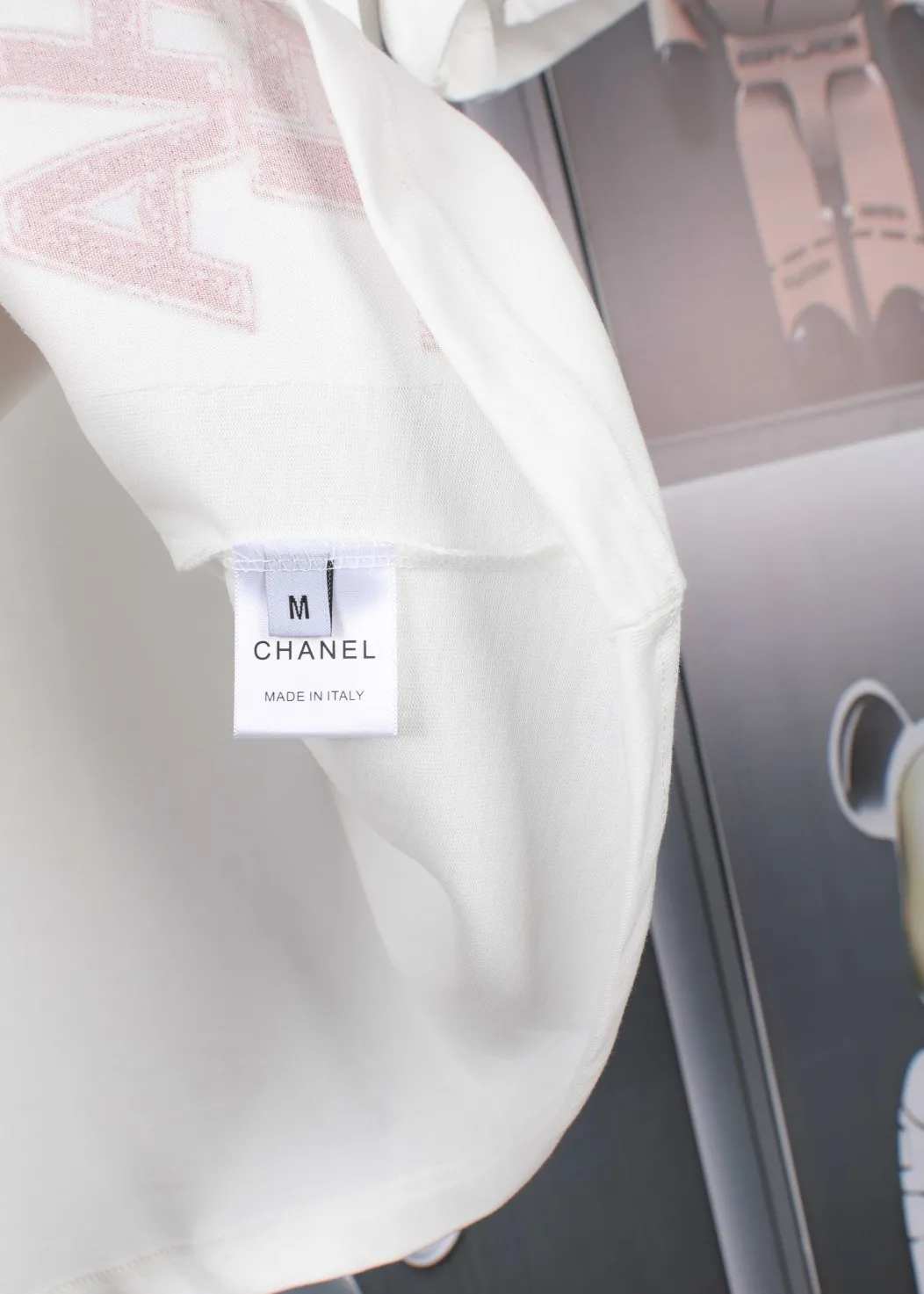 🅿️190 CHANEL Chanel towel embroidered short sleeves. High-end Lg embroidery on the front. English letters are embroidered with high-quality toothbrushes to present a clean and general appearance. The fabric is custom dyed. Comfortable and soft. Complete with three labels, full of practicality and high-end. Same style for men and women. It is a practical item that is necessary for daily use. Color Black White Plum Red Size: S M L XL (Style No. E503)
