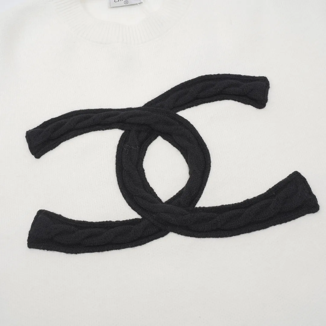🅿️580 CHANEL Chanel 24ss heavy weaving twist classic large logo jacquard knitted sweater top original version Color: black white Size: S-L
