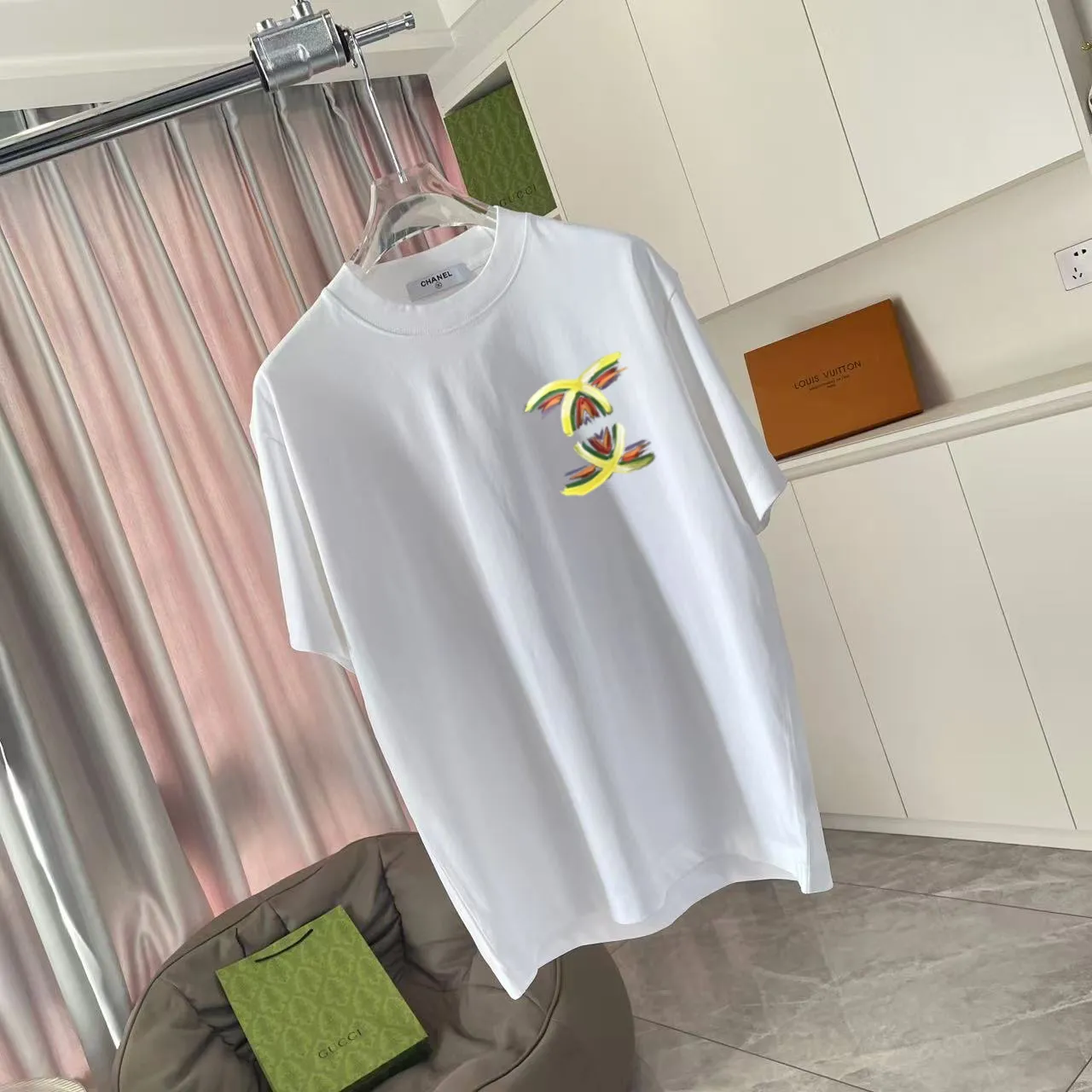 🅿️180 CHANEL 2025 spring and summer new style Double C letter logo printing short-sleeved T-shirt Customized fabric 300g Same style for men and women Size: S M L XL XXL five codes Color: black white pink rose red