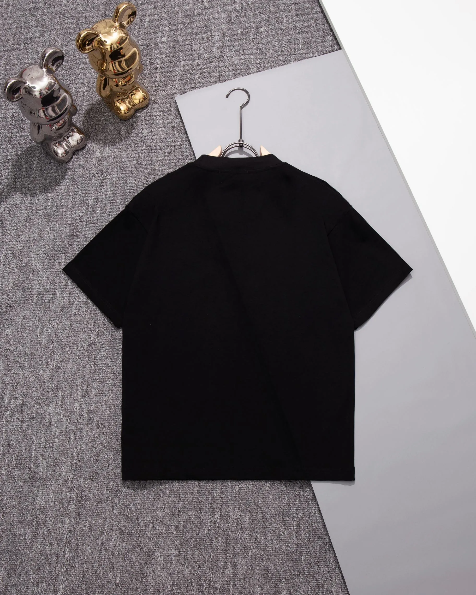 🅿️200 CHANEL Chanel round neck short-sleeved T-shirt embroidered 🪡 small label LOGO official synchronization 1:1 original mold opening fashion personality versatile trend pure original quality original washed fabrics hang tag collar label washed wheat three labels complete Color: Black. White. Size: S M L XL