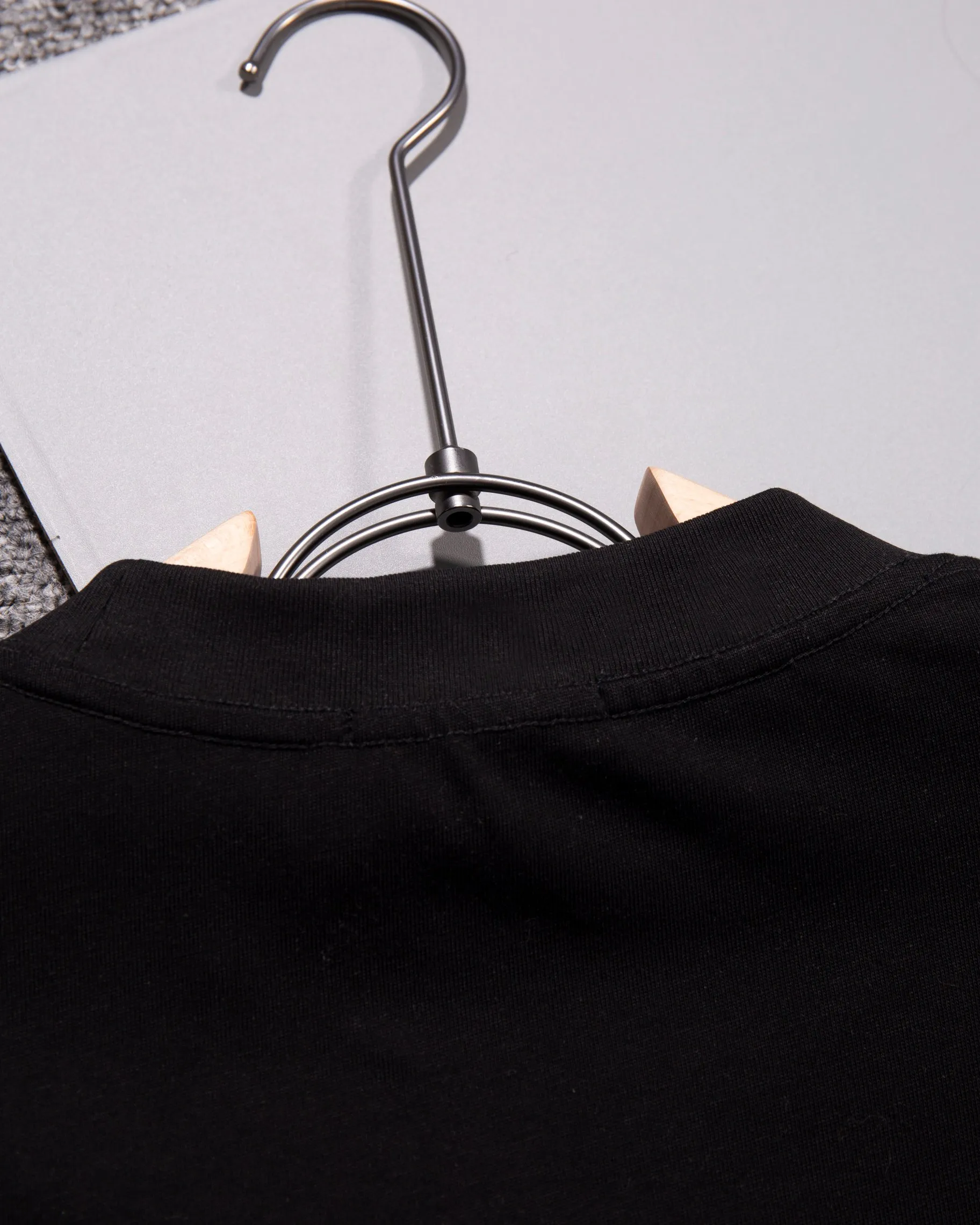 🅿️200 CHANEL Chanel round neck short-sleeved T-shirt embroidered 🪡 small label LOGO official synchronization 1:1 original mold opening fashion personality versatile trend pure original quality original washed fabrics hang tag collar label washed wheat three labels complete Color: Black. White. Size: S M L XL