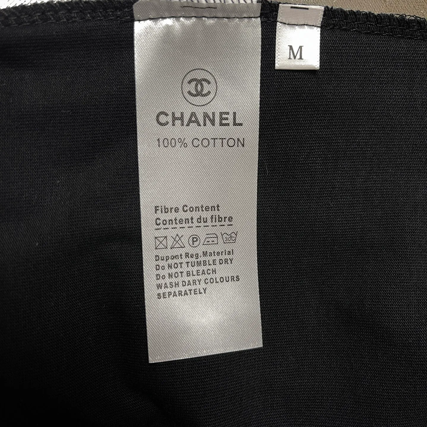 🅿️170 /C10 Chanel 25ss 300g hot diamond weight early spring new letter logo short sleeves light luxury essential item for daily commuting for men and women. Correct version welcome to compare detailed features 100% cotton double yarn jersey fabric ·Special thickened 32 pieces of double-strand 1x1 thread in the same vat ·Three-dimensional film foam tape hot stamping ·Double-needle stitching and cross-stitching technology ·Original main mark, washed tag, brand moisture-proof paper packaging Color: black white rose red Size: S-XL