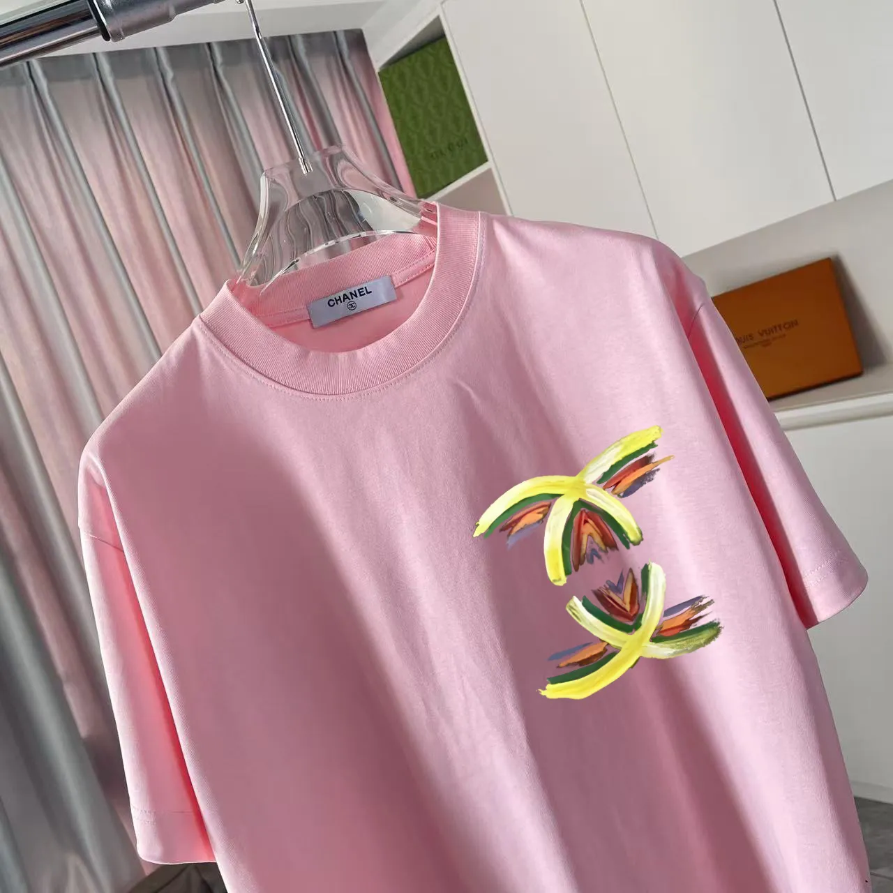 🅿️180 CHANEL 2025 spring and summer new style Double C letter logo printing short-sleeved T-shirt Customized fabric 300g Same style for men and women Size: S M L XL XXL five codes Color: black white pink rose red