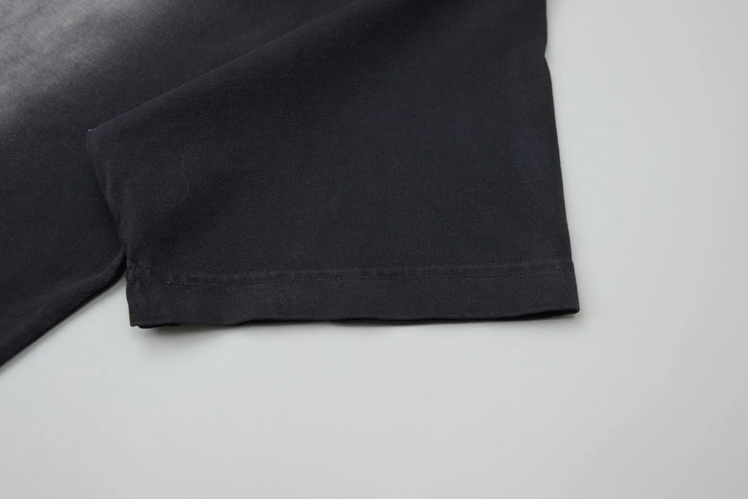 🅿️210 ✨CHA✨🆕25SS spring and summer new style, flocked distressed printed short sleeves, light luxury, essential item for daily commuting for men and women, correct version, welcome to compare, detailed features · 280g 100% pure cotton double yarn jersey fabric · Custom dyed in the same cylinder, special thickened 32 count double strand 1X1 thread · Imported flocking logo. Ready-made garments are dyed. Then do the faded fried snowflake process, then wash with water to make it look old. General washing to improve the effect · Double-needle stitching across seams · Original main mark, washed tag, branded moisture-proof paper packaging Color: Black/ Size: S/M/L/XL