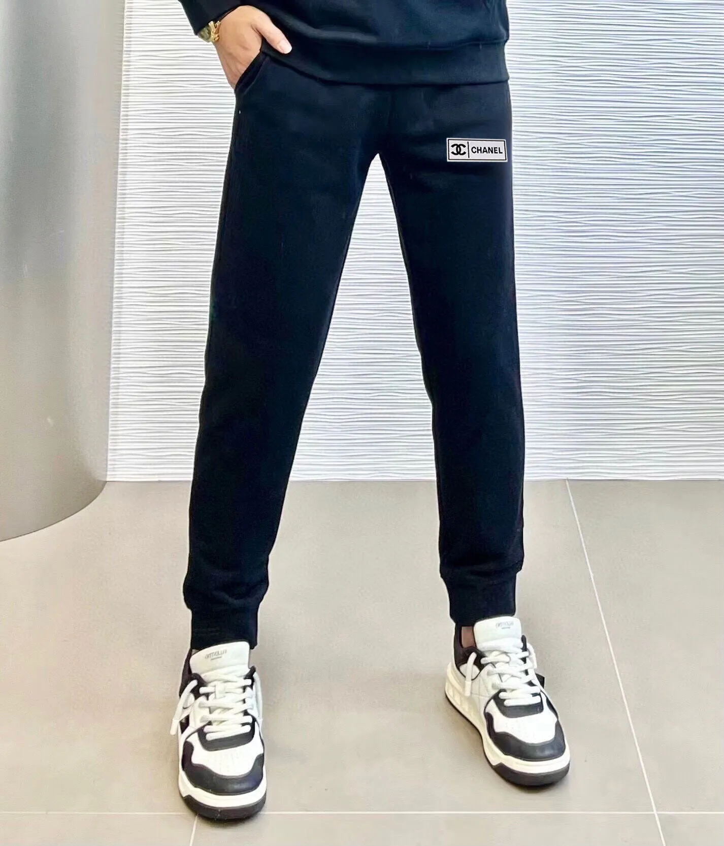 🅿️400 Direct Order [CHANEL Chanel] (Fat People’s Gospel) hot-selling suit is coming. Focus on the original version of the official website. 2025 new hot-selling sweatshirt suit. The original order is the best. 🇭🇰The meticulous work of top designers. Just for a fitting and perfect upper body effect. 100% natural high-quality Roman cotton, close-fitting comfort, noble and elegant! Original hardware embodies elegance and nobility! Counter size: M-5XL (maximum wear up to 220 pounds)