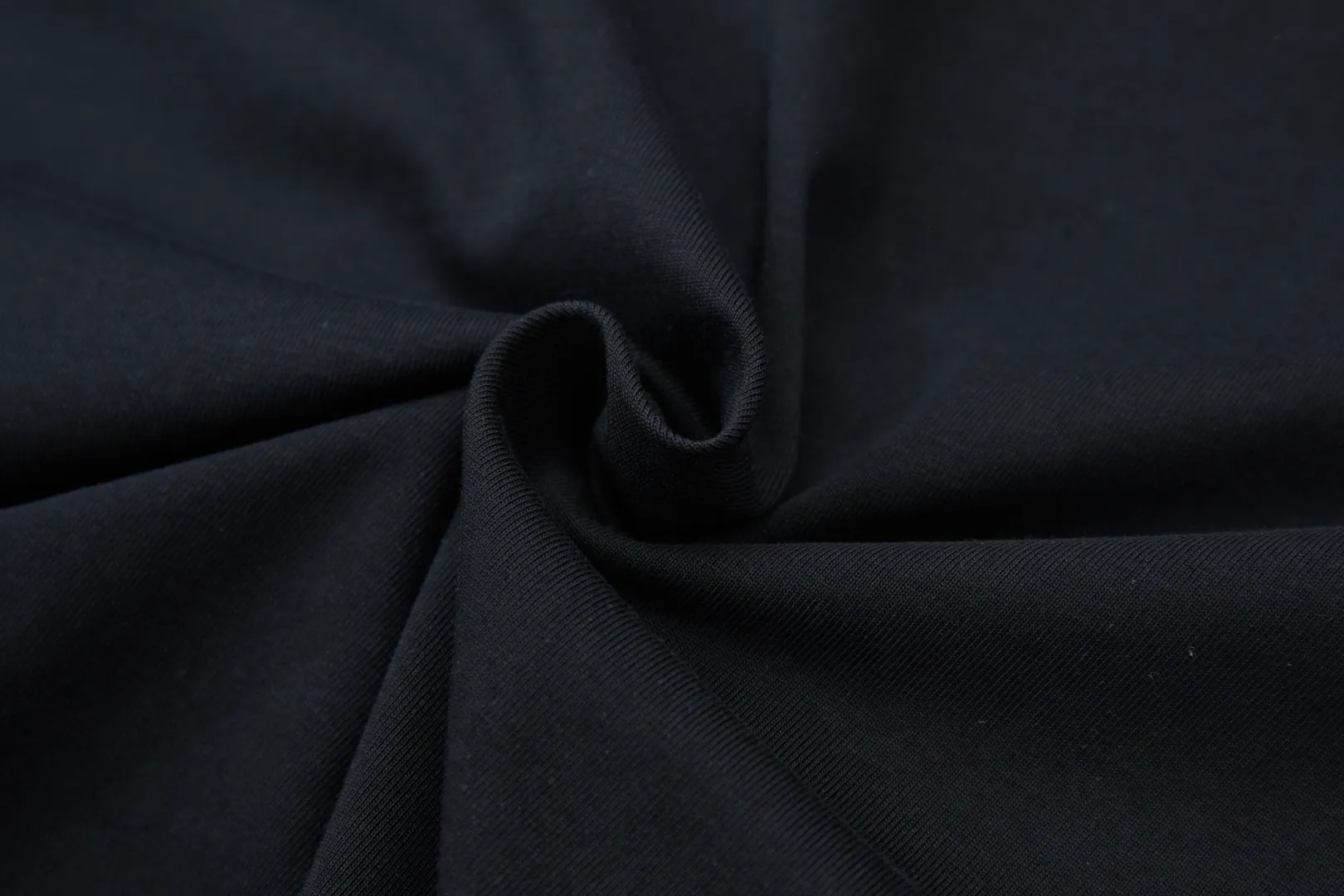 🅿️210 ✨CHA✨🆕25SS spring and summer new style, small fragrant beaded short sleeves, light luxury, essential item for daily commuting for men and women, correct version, welcome to compare, detailed features · 260g 100% pure cotton double yarn jersey fabric · Custom dyed in the same cylinder, special thickened 32 count double-strand 1X1 thread · Laser beaded embroidery + wow glue logo · Double-needle sewing and cross-seam technology · Original main mark, washed tag, brand moisture-proof paper packaging Color: White/Black/ Size: S/M/L/XL