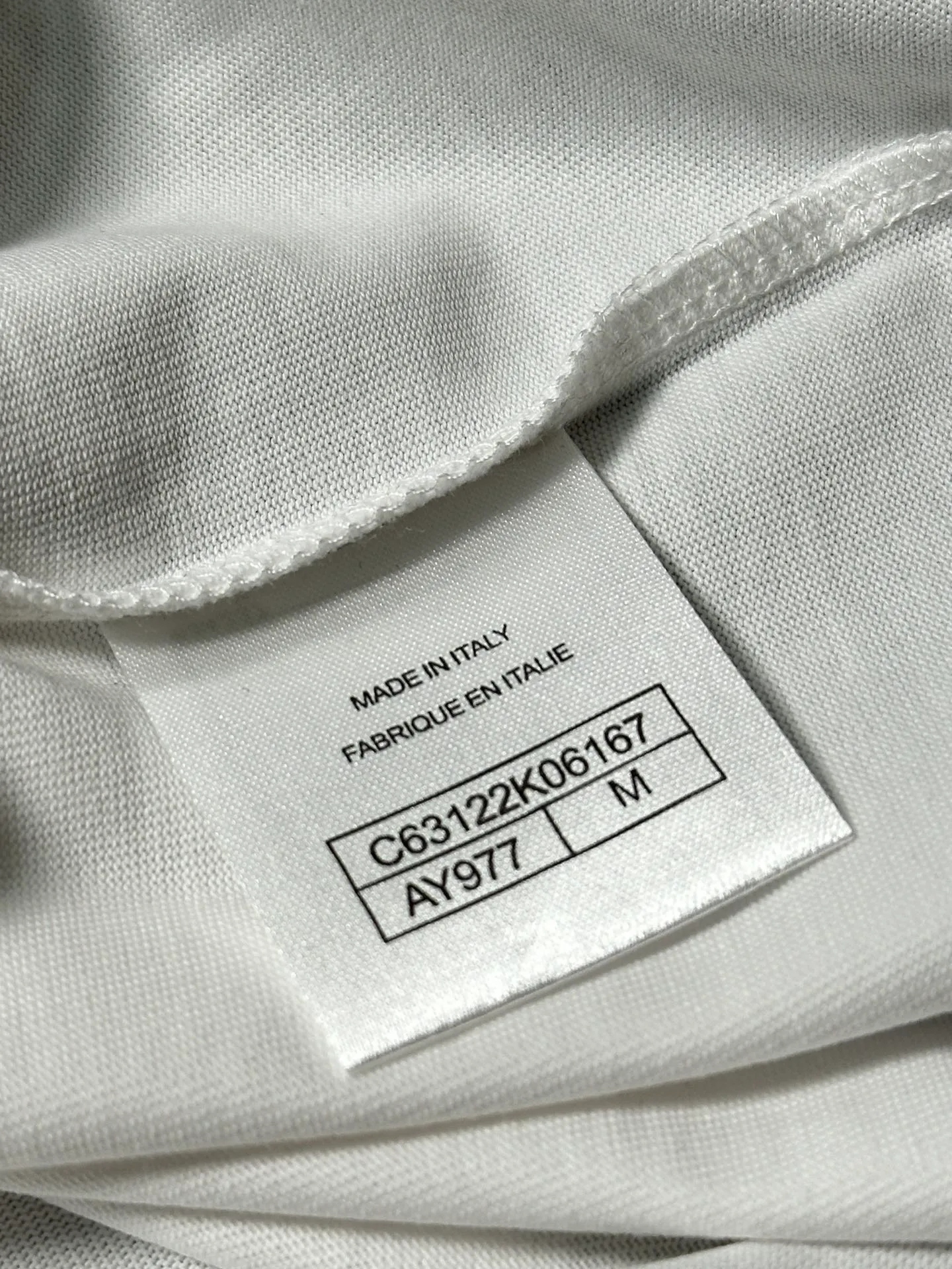 🅿️200 CHANEL LOGO is exquisitely upgraded, inspired by the retro of the 1980s. Original fabric. Official same style. Short-sleeved T-shirt. Customized fabric. Fabric dyed in the same vat. Very comfortable to the touch. Latest brick cabinet synchronization for spring and summer. Fashionable and personalized. Super versatile. Loose fit is very suitable for both men and women. A must-have for everyone. Hang tag. Collar label. Washed wheat. Complete with three labels. Color: black white.