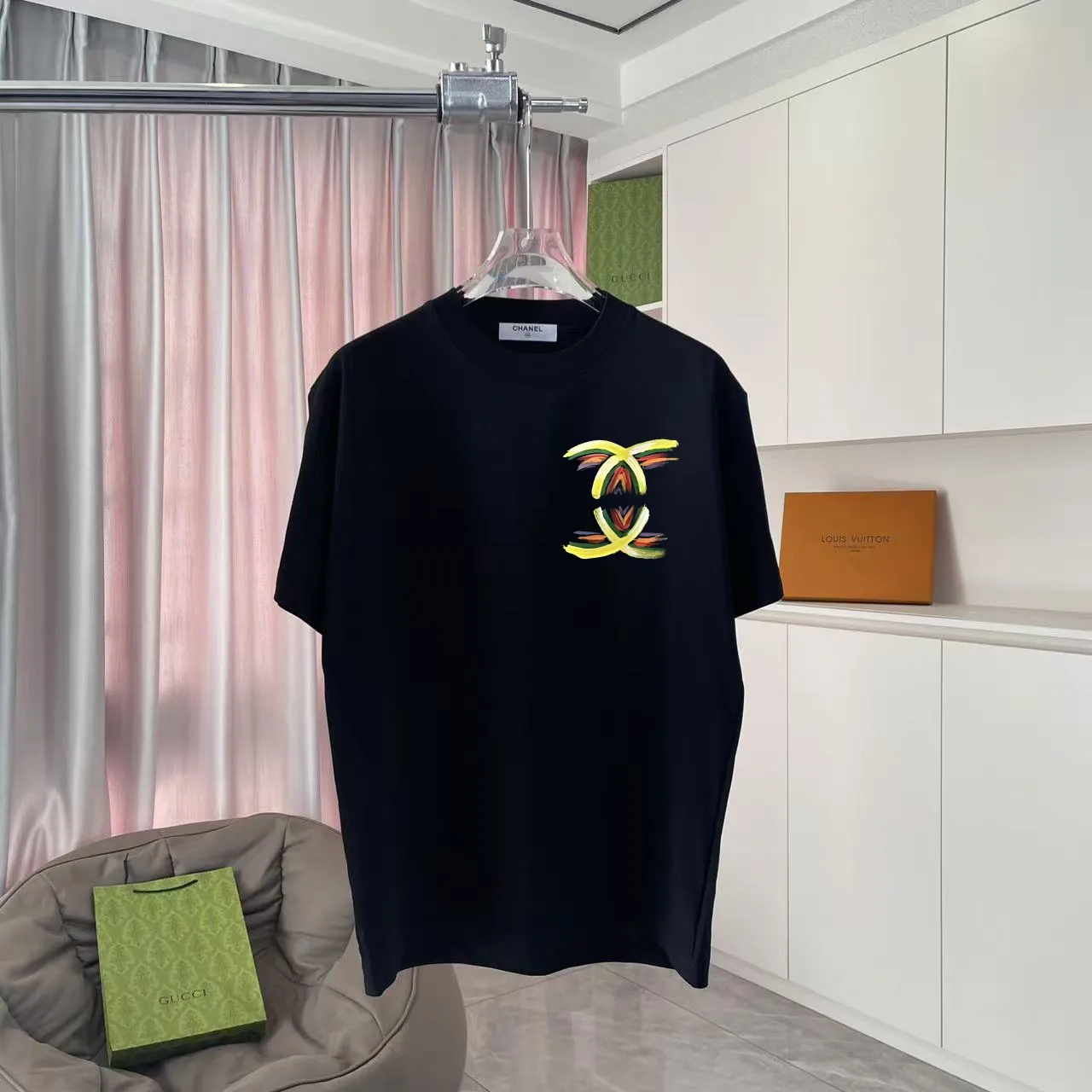 🅿️180 CHANEL 2025 spring and summer new style Double C letter logo printing short-sleeved T-shirt Customized fabric 300g Same style for men and women Size: S M L XL XXL five codes Color: black white pink rose red