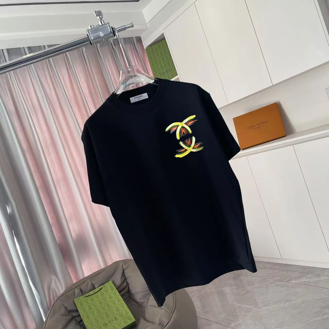 🅿️180 CHANEL 2025 spring and summer new style Double C letter logo printing short-sleeved T-shirt Customized fabric 300g Same style for men and women Size: S M L XL XXL five codes Color: black white pink rose red