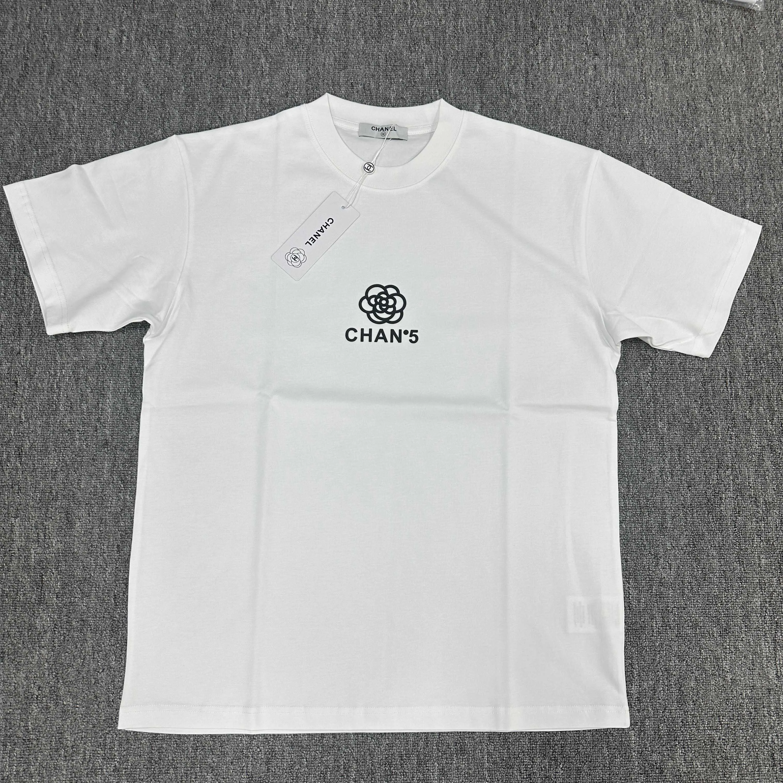 🅿️180 CHANE*Chanel*No. 5 2025 spring and summer new style Classic letter totem Thick plate three-dimensional silicone technology Customized double yarn plain cotton fabric Short-sleeved T-shirt Unisex Color: Black White Size: S (90-130 catties) M (120-150 catties) L (140-165 catties) XL (160-180 catties) XXL (180-210 pounds)