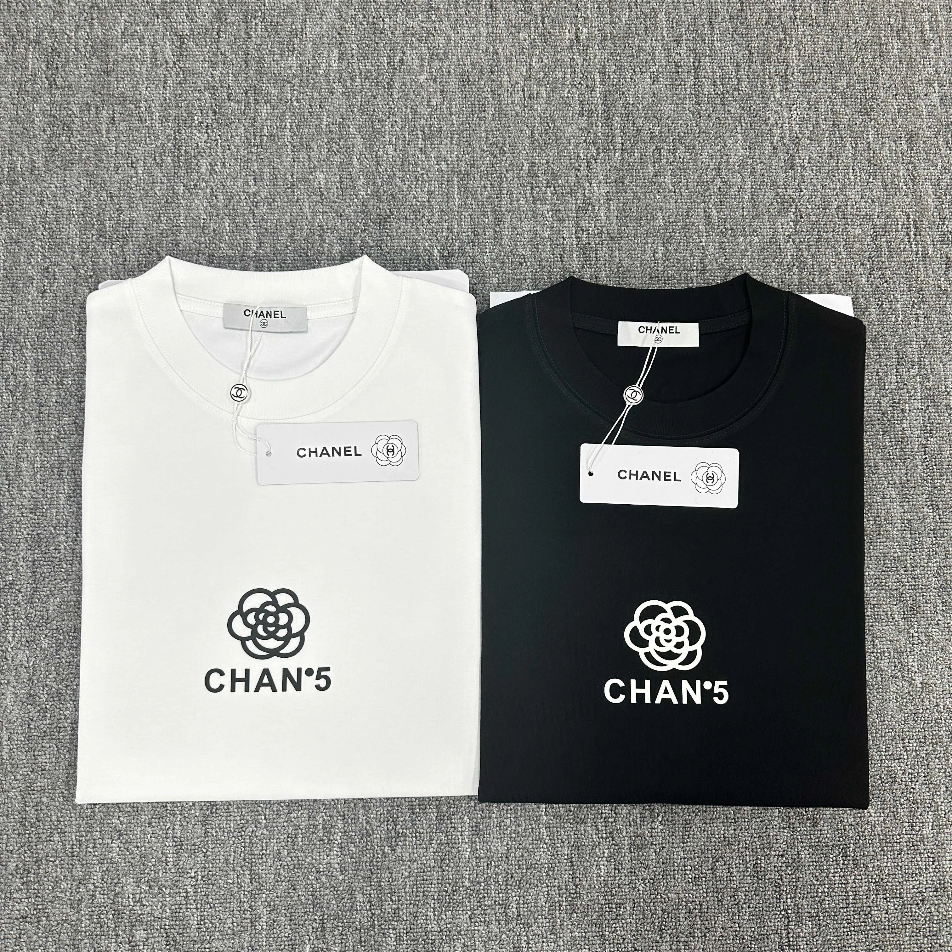 🅿️180 CHANE*Chanel*No. 5 2025 spring and summer new style Classic letter totem Thick plate three-dimensional silicone technology Customized double yarn plain cotton fabric Short-sleeved T-shirt Unisex Color: Black White Size: S (90-130 catties) M (120-150 catties) L (140-165 catties) XL (160-180 catties) XXL (180-210 pounds)
