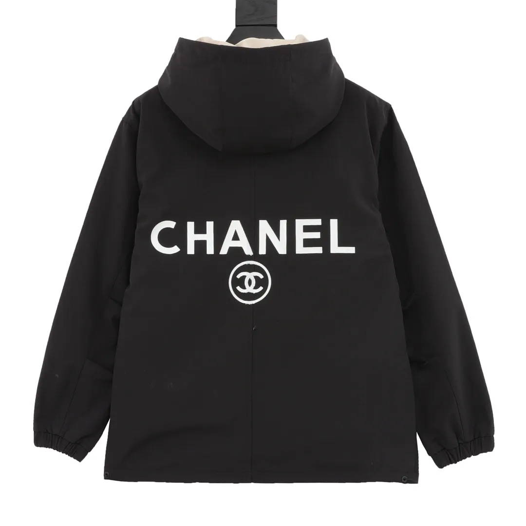 🅿️570 CHANEL / Chanel Embroidered slogan retro zipper windbreaker jacket Recommended for spring and summer, a refreshing and clean retro-style zipper jacket, this small fresh hooded jacket gives a very clean and high-end feel. The laminated LOGO pattern design on the chest highlights the grand and luxurious style. In addition to daily leisure, it can also be worn for outdoor sports. It is also a good choice for travel. It is relaxed and casual and shows a masculine temperament. Size: XS-L