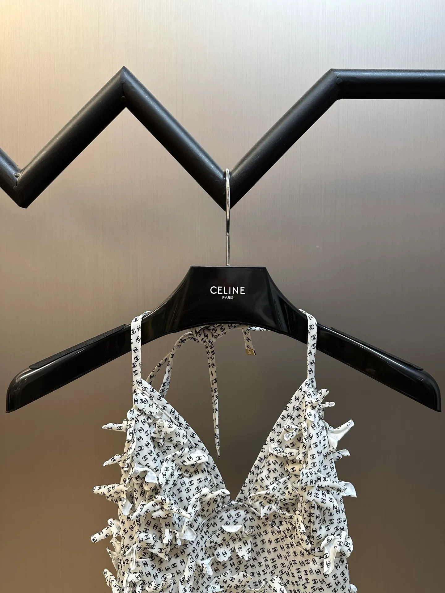 A set 🅿️920 (the set is not sold separately) Chanel beach style floral suit with small suspenders and short skirt, heavy craftsmanship, each flower is sewn by hand!  size：s m l