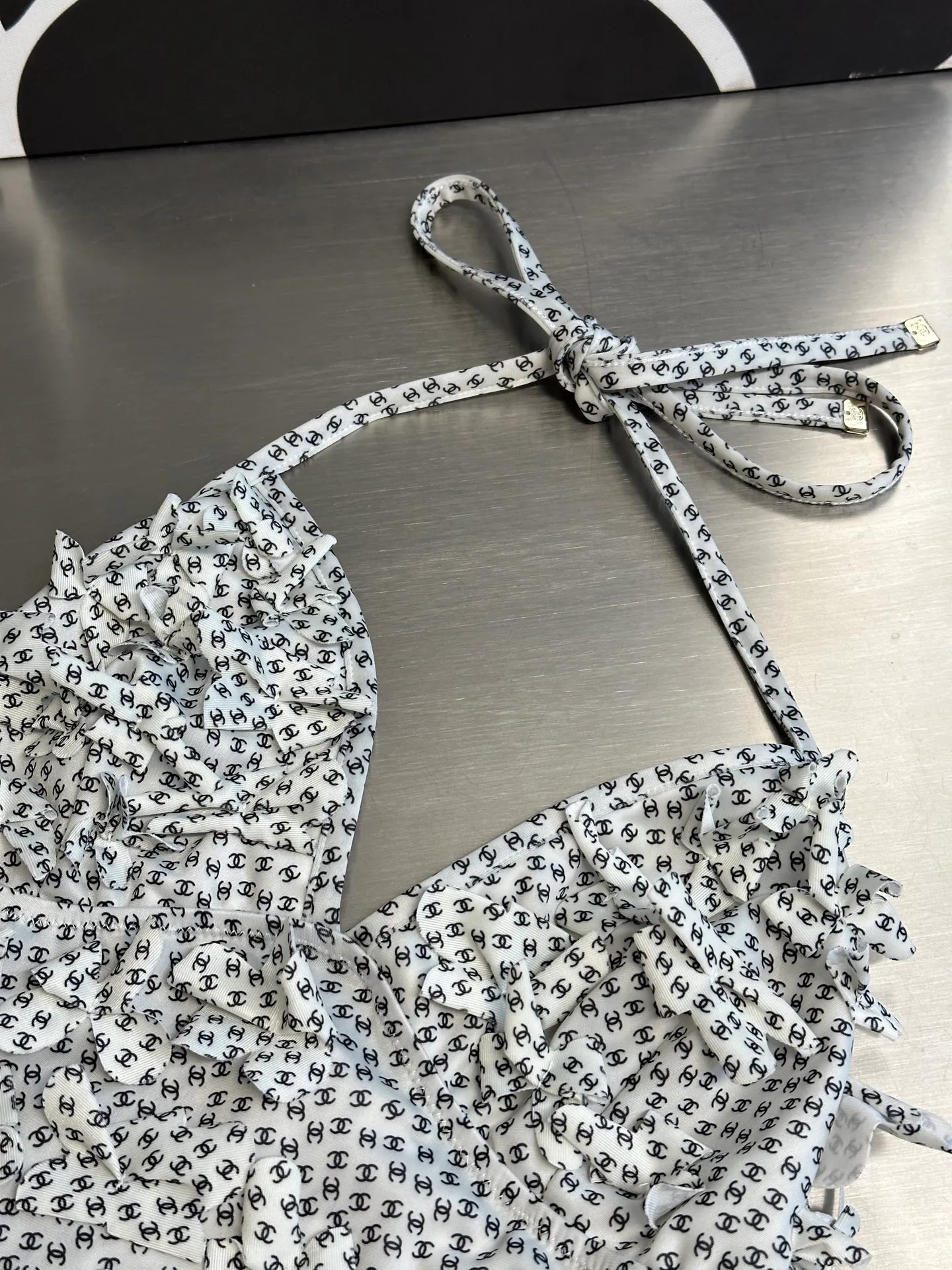 A set 🅿️920 (the set is not sold separately) Chanel beach style floral suit with small suspenders and short skirt, heavy craftsmanship, each flower is sewn by hand!  size：s m l