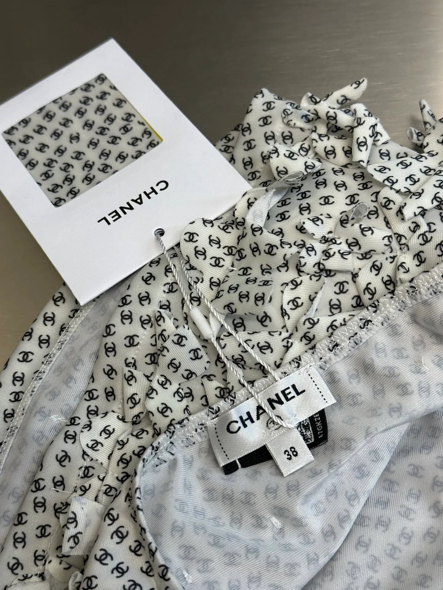 A set 🅿️920 (the set is not sold separately) Chanel beach style floral suit with small suspenders and short skirt, heavy craftsmanship, each flower is sewn by hand!  size：s m l