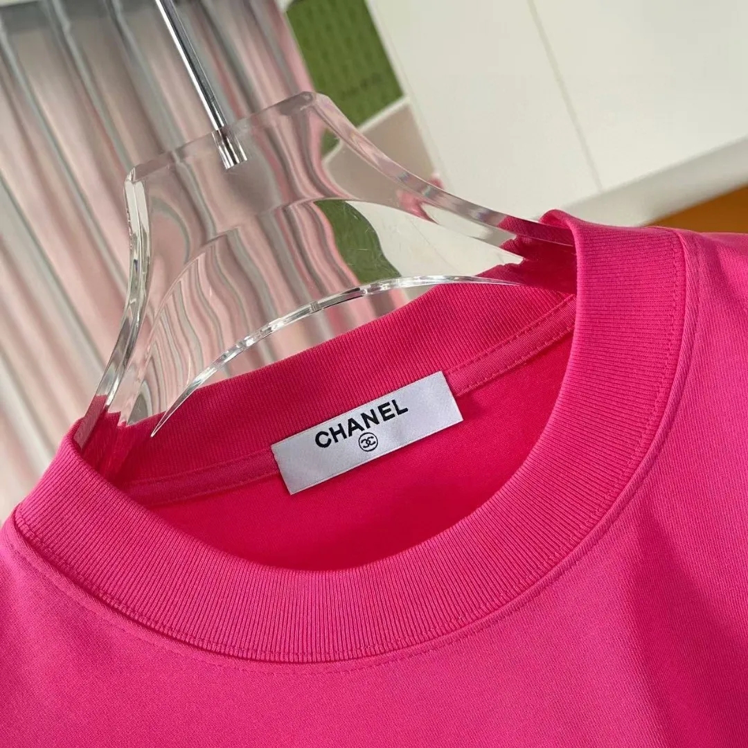 🅿️180 CHANEL 2025 spring and summer new style Double C letter logo printing short-sleeved T-shirt Customized fabric 300g Same style for men and women Size: S M L XL XXL five codes Color: black white pink rose red