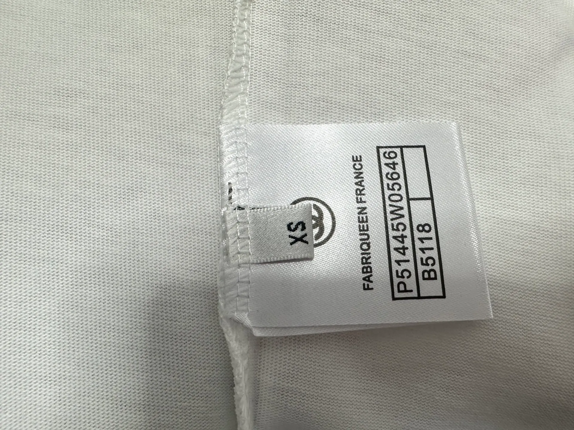 🅿️170 【ChaneL】Xiaoxiangfeng 25ss new round neck T-shirt. Pure cotton fabric, washed, soft and skin-friendly. The workmanship is meticulous, the thickness is moderate, the shape is simple and refined, independent and elegant. The same style for men and women, loose fit, fashionable and versatile for all ages. Color: Black White Size: XS-L