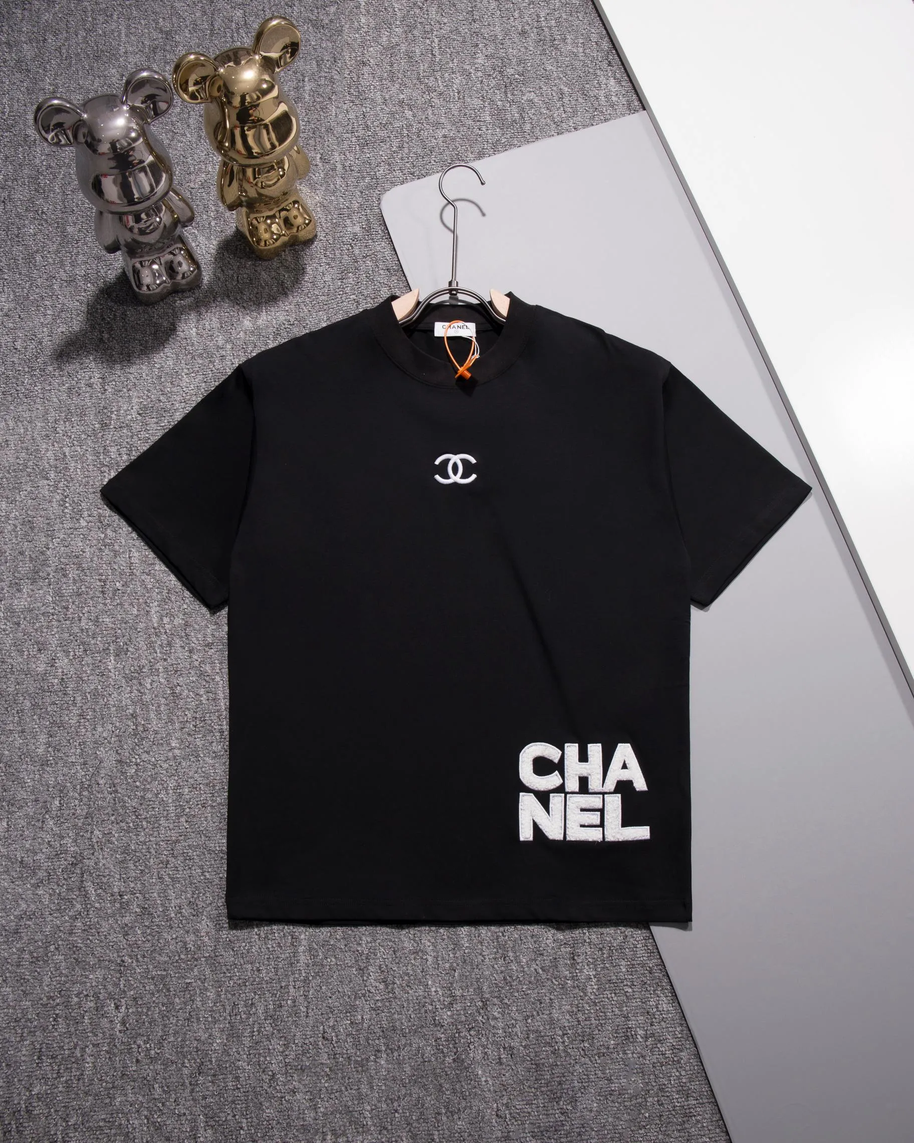 🅿️210 CHANEL Round neck short-sleeved T-shirt, towel embroidered letter LOGO🪡 small label logo, official synchronization, 1:1 original mold opening, fashion personality, versatile trend, pure original quality, original washed fabric, tag, collar label, washed wheat, three complete labels, color: black, white. Size: S M L XL