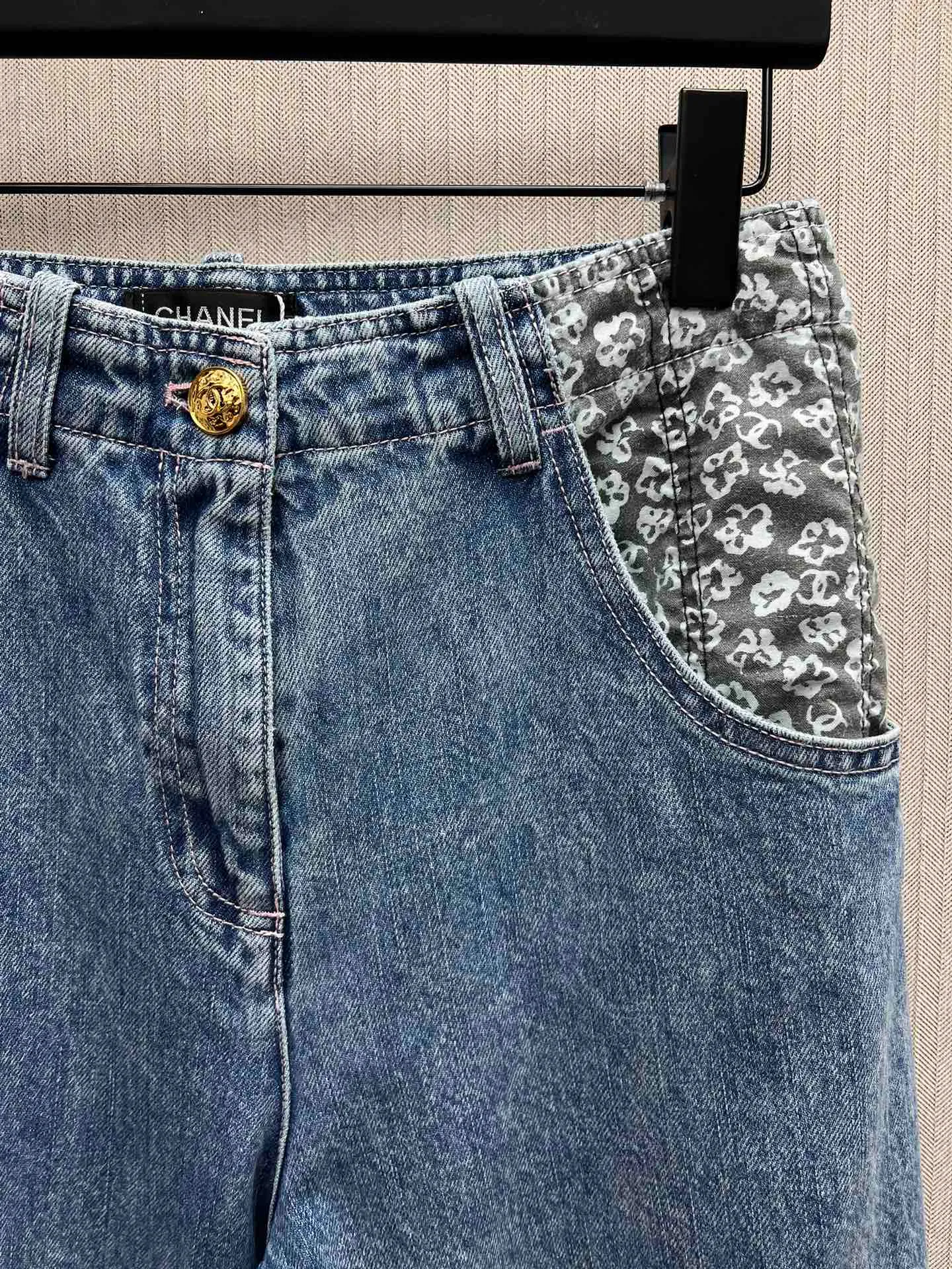 🅿️480 Chanel 25ss new autumn and winter series jeans printed washed denim blue high version code number: 36.38.40.