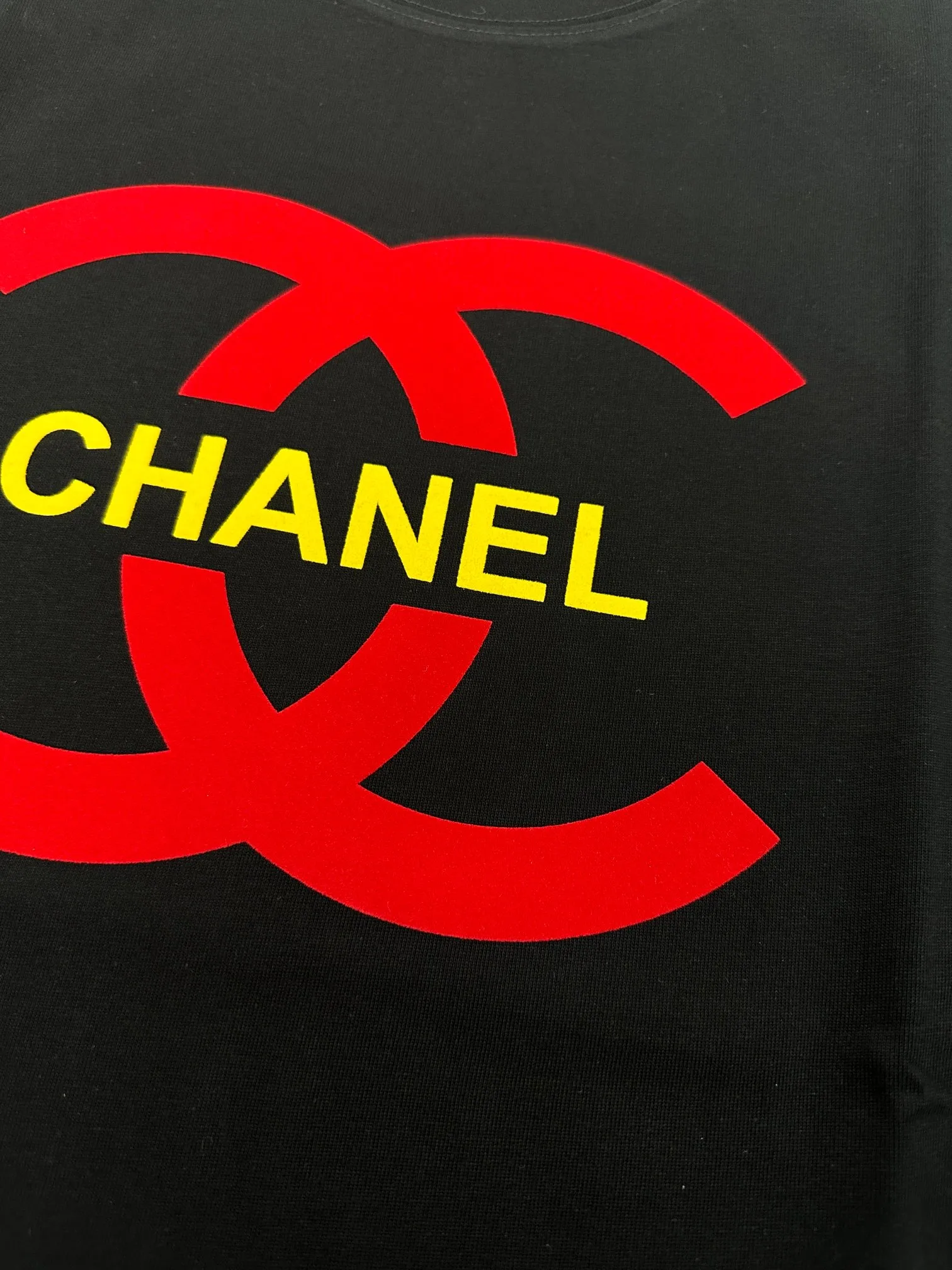 🅿️180 CHANE*Chanel*er 2025 spring and summer new style Classic letter totem Three-dimensional flocking technology Customized double yarn plain cotton fabric Short-sleeved T-shirt Uniform style for men and women Color: black white Size: S (90-130 pounds) M (120-150 pounds) L (140-165 pounds) XL (160-180 pounds) XXL (180-210 pounds)