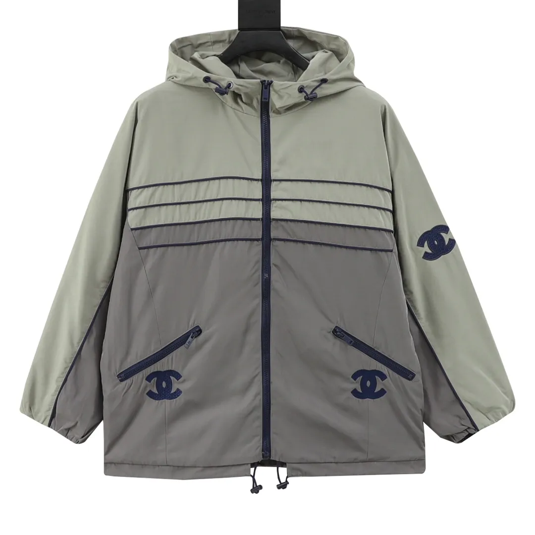 🅿️570 CHANEL / Chanel Double C embroidery retro zipper hooded windbreaker jacket Recommended for spring, a refreshing and clean retro style zipper jacket, this small fresh hooded jacket gives a very clean and high-end feel. The rubberized LOGO pattern design on the chest shows the grand and luxurious style. In addition to daily leisure, it can also be worn for outdoor sports. It is also a good choice for travel. It is relaxed and casual and shows temperament. Size: XS-L