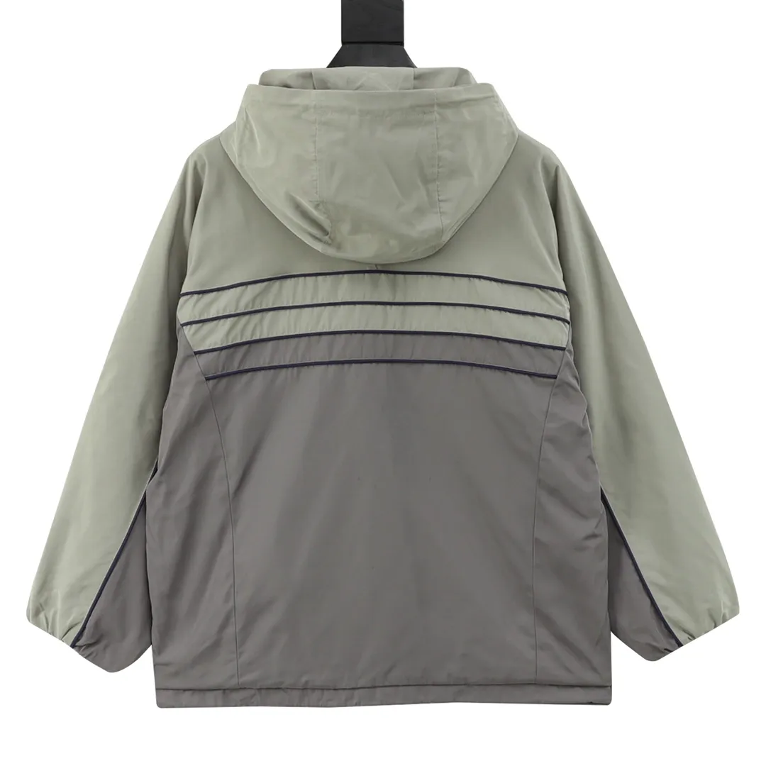 🅿️570 CHANEL / Chanel Double C embroidery retro zipper hooded windbreaker jacket Recommended for spring, a refreshing and clean retro style zipper jacket, this small fresh hooded jacket gives a very clean and high-end feel. The rubberized LOGO pattern design on the chest shows the grand and luxurious style. In addition to daily leisure, it can also be worn for outdoor sports. It is also a good choice for travel. It is relaxed and casual and shows temperament. Size: XS-L