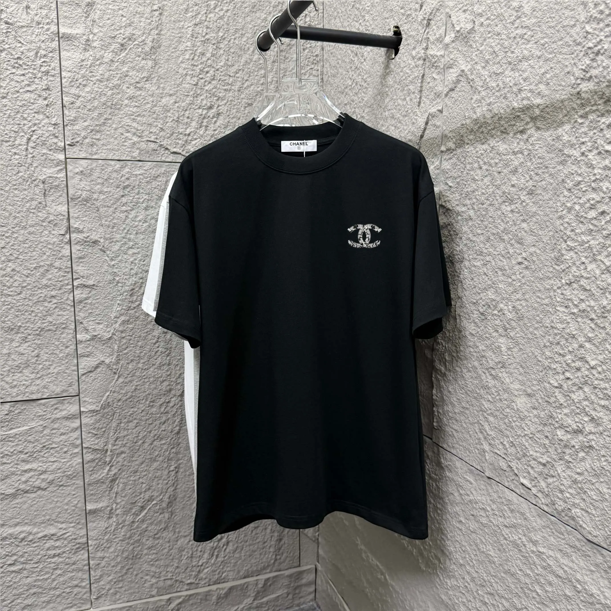 🅿️180 Chane*Chanel*2025 spring and summer new style Classic letter totem cross embroidery Customized double yarn plain cotton fabric Short-sleeved T-shirt Unisex Size: S (90-130 pounds) M (120-150 pounds) L (140-165 pounds) XL (160-180 pounds) XXL (180-210 pounds) Color: black white