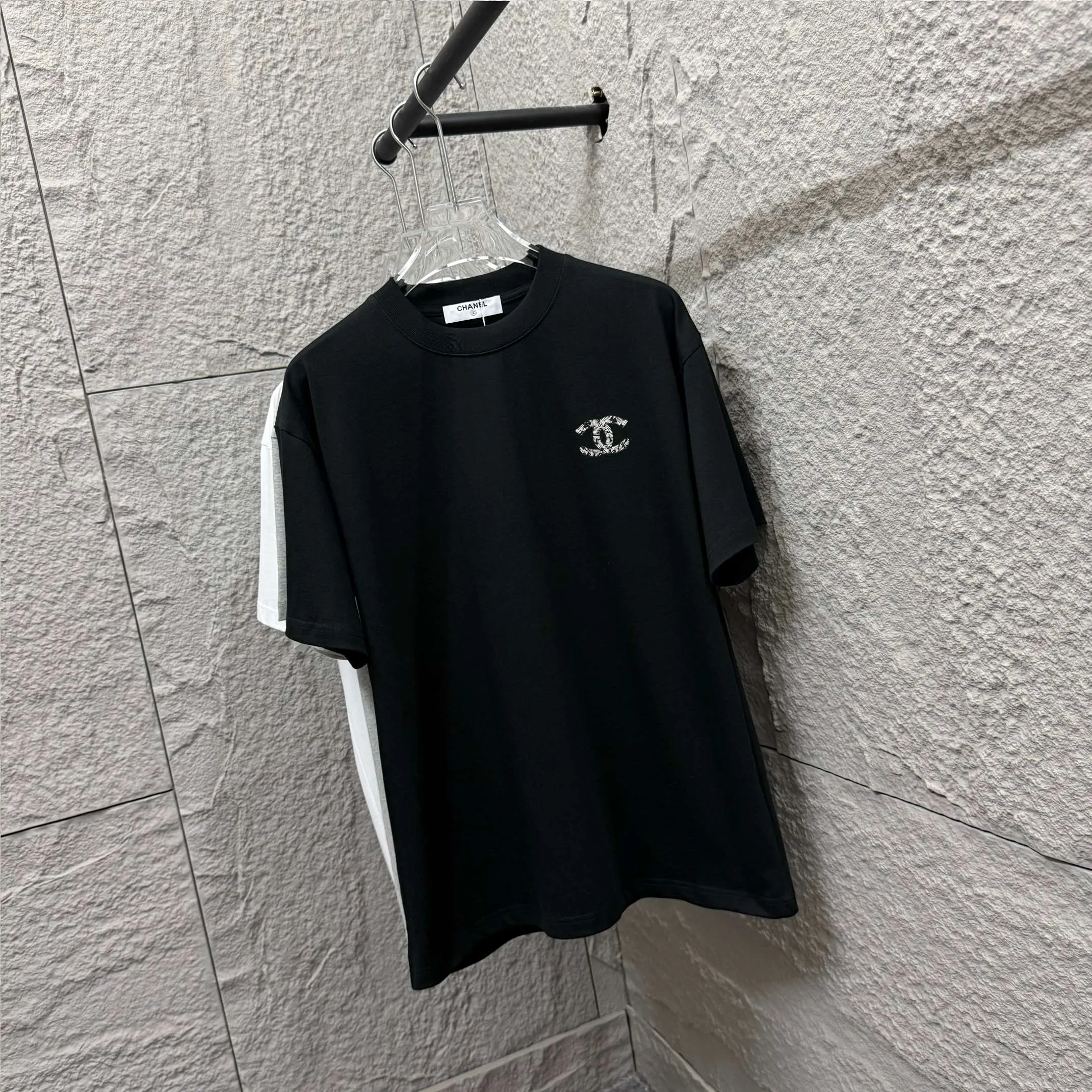 🅿️180 Chane*Chanel*2025 spring and summer new style Classic letter totem cross embroidery Customized double yarn plain cotton fabric Short-sleeved T-shirt Unisex Size: S (90-130 pounds) M (120-150 pounds) L (140-165 pounds) XL (160-180 pounds) XXL (180-210 pounds) Color: black white