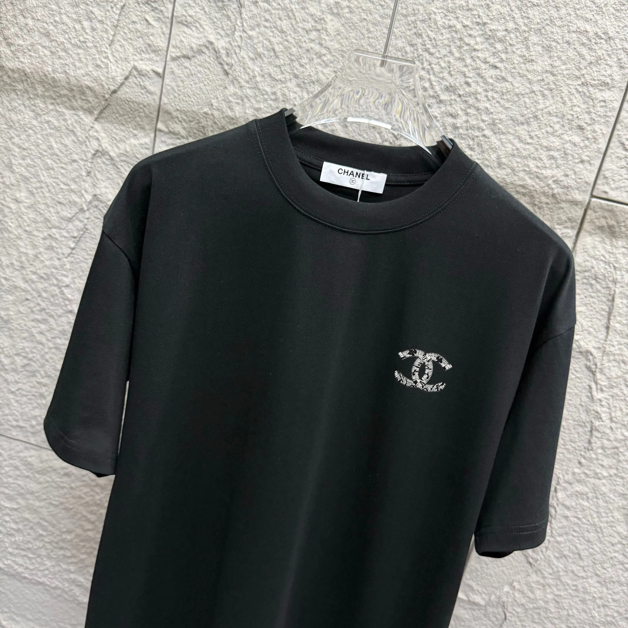🅿️180 Chane*Chanel*2025 spring and summer new style Classic letter totem cross embroidery Customized double yarn plain cotton fabric Short-sleeved T-shirt Unisex Size: S (90-130 pounds) M (120-150 pounds) L (140-165 pounds) XL (160-180 pounds) XXL (180-210 pounds) Color: black white