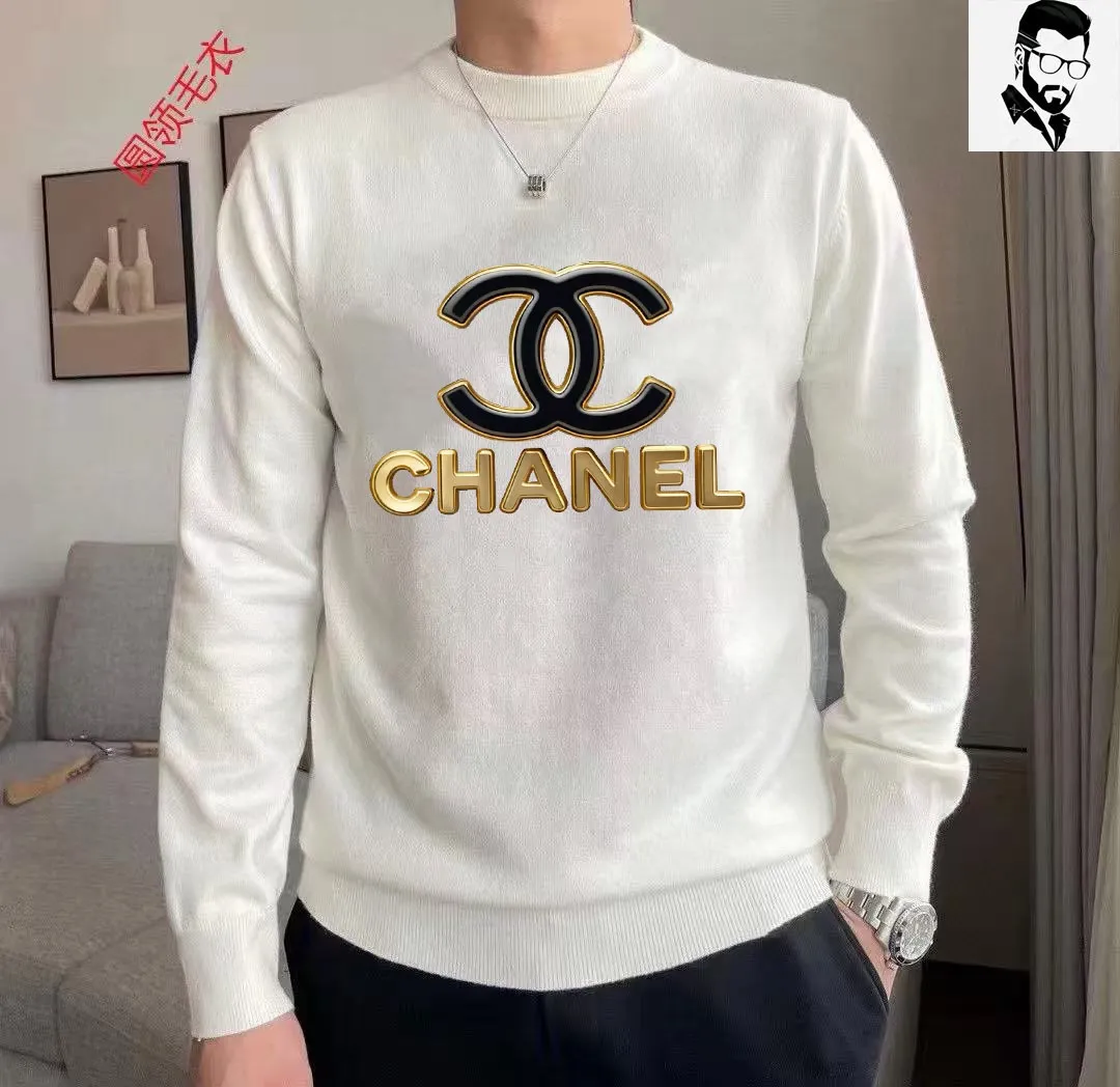 🅿️240 【CHANEL】Autumn and winter classic round neck pullover sweater, in full condition! ! ! Wool blended fabric, the latest model in 2025, golden ratio! ! Slim-fitting soft gold, versatile and practical item, the combination and practicality are extremely powerful, simple and elegant, and classy! To create your own style, it is highly recommended to buy it in two colors. The standard slim fit tailoring process is suitable for both young and old men. It is knitted from wool and will not cause any discomfort! While keeping warm, it is stylish, textured and wearable, and the classic logo with contrasting colors on the chest feels in place! ! Recommended for regular customers! ! Size M-3XL (maximum wear: 190 pounds)