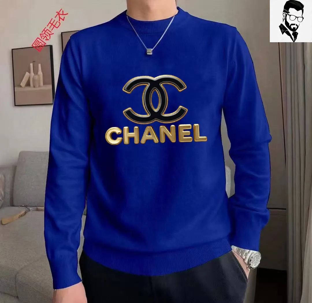 🅿️240 【CHANEL】Autumn and winter classic round neck pullover sweater, in full condition! ! ! Wool blended fabric, the latest model in 2025, golden ratio! ! Slim-fitting soft gold, versatile and practical item, the combination and practicality are extremely powerful, simple and elegant, and classy! To create your own style, it is highly recommended to buy it in two colors. The standard slim fit tailoring process is suitable for both young and old men. It is knitted from wool and will not cause any discomfort! While keeping warm, it is stylish, textured and wearable, and the classic logo with contrasting colors on the chest feels in place! ! Recommended for regular customers! ! Size M-3XL (maximum wear: 190 pounds)