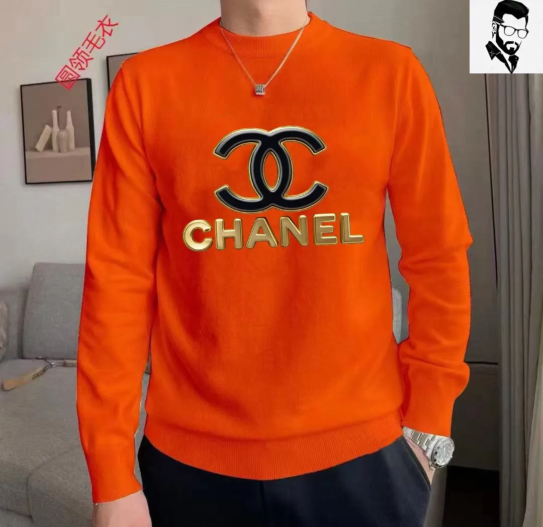 🅿️240 【CHANEL】Autumn and winter classic round neck pullover sweater, in full condition! ! ! Wool blended fabric, the latest model in 2025, golden ratio! ! Slim-fitting soft gold, versatile and practical item, the combination and practicality are extremely powerful, simple and elegant, and classy! To create your own style, it is highly recommended to buy it in two colors. The standard slim fit tailoring process is suitable for both young and old men. It is knitted from wool and will not cause any discomfort! While keeping warm, it is stylish, textured and wearable, and the classic logo with contrasting colors on the chest feels in place! ! Recommended for regular customers! ! Size M-3XL (maximum wear: 190 pounds)