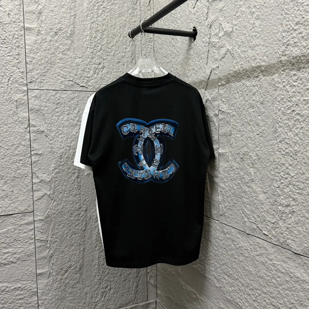 🅿️180 CHANE*Chanel*er 2025 spring and summer new style Classic letter printing Personalized printing on the back Customized double yarn plain cotton fabric Short-sleeved T-shirt Same style for men and women Size: S (90-130 catties) M (120-150 catties) L (140-165 catties) XL (160-180 catties) XXL (180-210 pounds) Color: black white