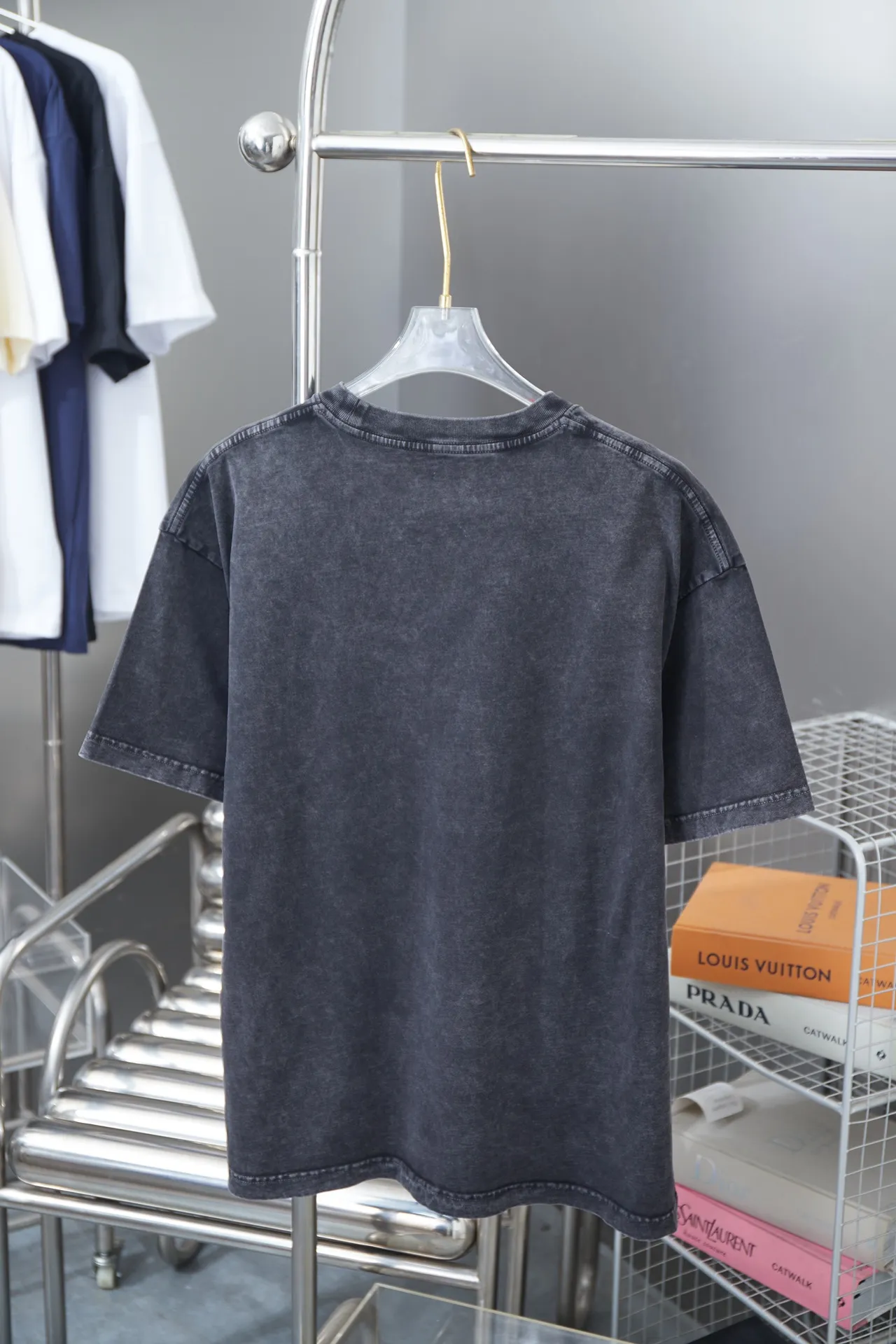 🅿️210 CELIN* 25SS early spring new style, short sleeves with appliqué embroidery and letter printing, light luxury, essential item for daily commuting for men and women, correct version, welcome to compare, detailed features · 280g 100% pure cotton double yarn jersey fabric · Custom dyed in the same cylinder, special thickened 32 count double-strand 1X1 thread · Laser towel patch design ➕ Thick version of waji letter design. Ready-made garments are dyed. Then do the faded fried snowflake process, then wash with water to make it look old. General washing to improve the effect · Double-needle stitching across seams · Original main mark, washed tag, branded moisture-proof paper packaging Color: black/grey/green Size: S/M/L/XL