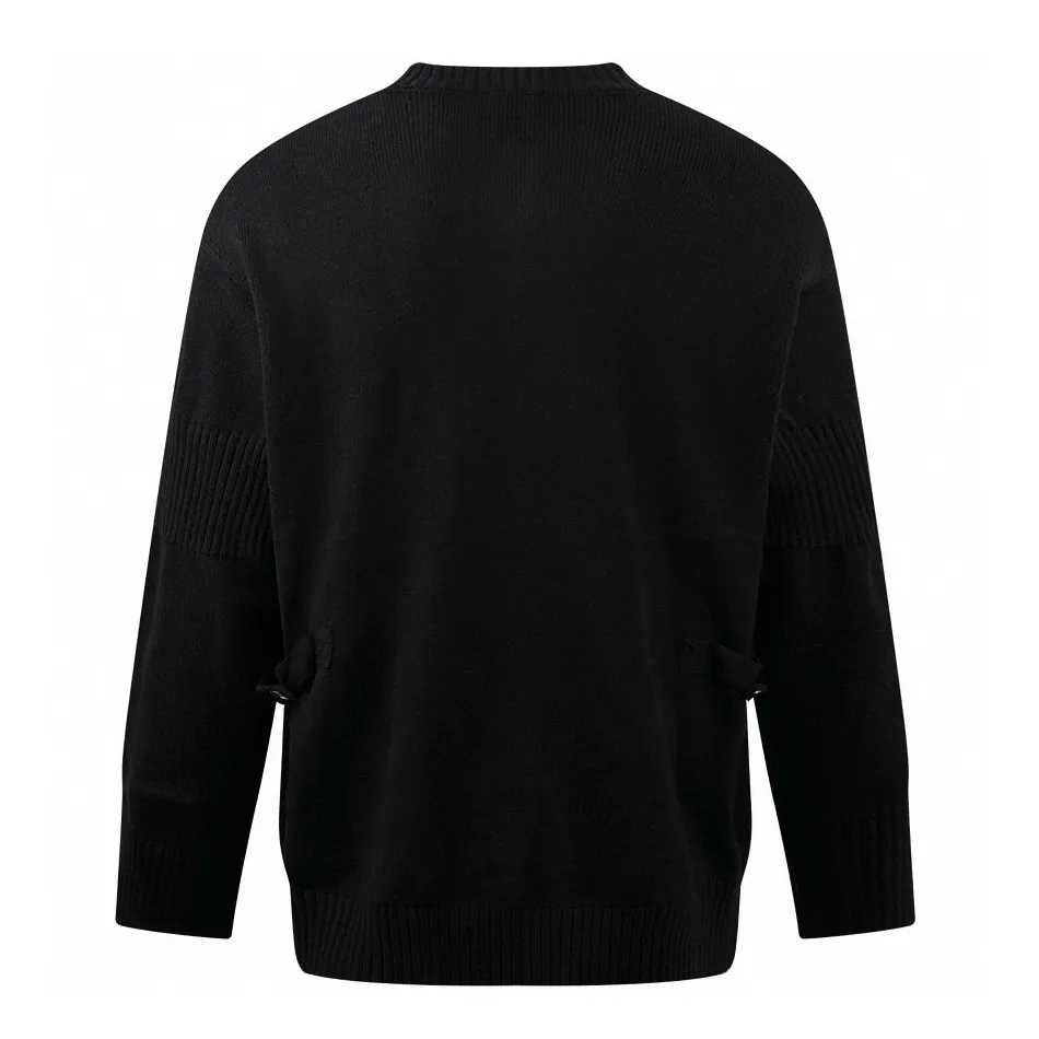 🅿️570 [Exclusive supply] Chanel school bag button knitted cardigan (black) The fabric is made of customized cashmere brocade blend. It has a natural luster and is soft and skin-friendly. The shining iconic double C buckle decorates the entire frame, highlighting the brand’s distinguished identity. The smooth tailoring lines outline the graceful figure of the wearer and perfectly interpret the essence of modern fashion. A fashionable treasure in the outfit, it uses three-dimensional seams. It uses a specific sewing method at the seams. Make the clothes appear more three-dimensional and fit the body. The workmanship is cumbersome and complicated, and manual sewing machines are used to start the stitches at the starting point of the buttons. Use high-quality needle threads and special sewing machines to sew at a constant speed along the preset path to maintain uniform strength. To ensure beautiful seams, the garments are washed with soft water and deodorized. Professional washing equipment and specific detergents are used to deeply clean and deodorize the clothes to improve the feel and appearance of the clothes. Size:40-42-44-46