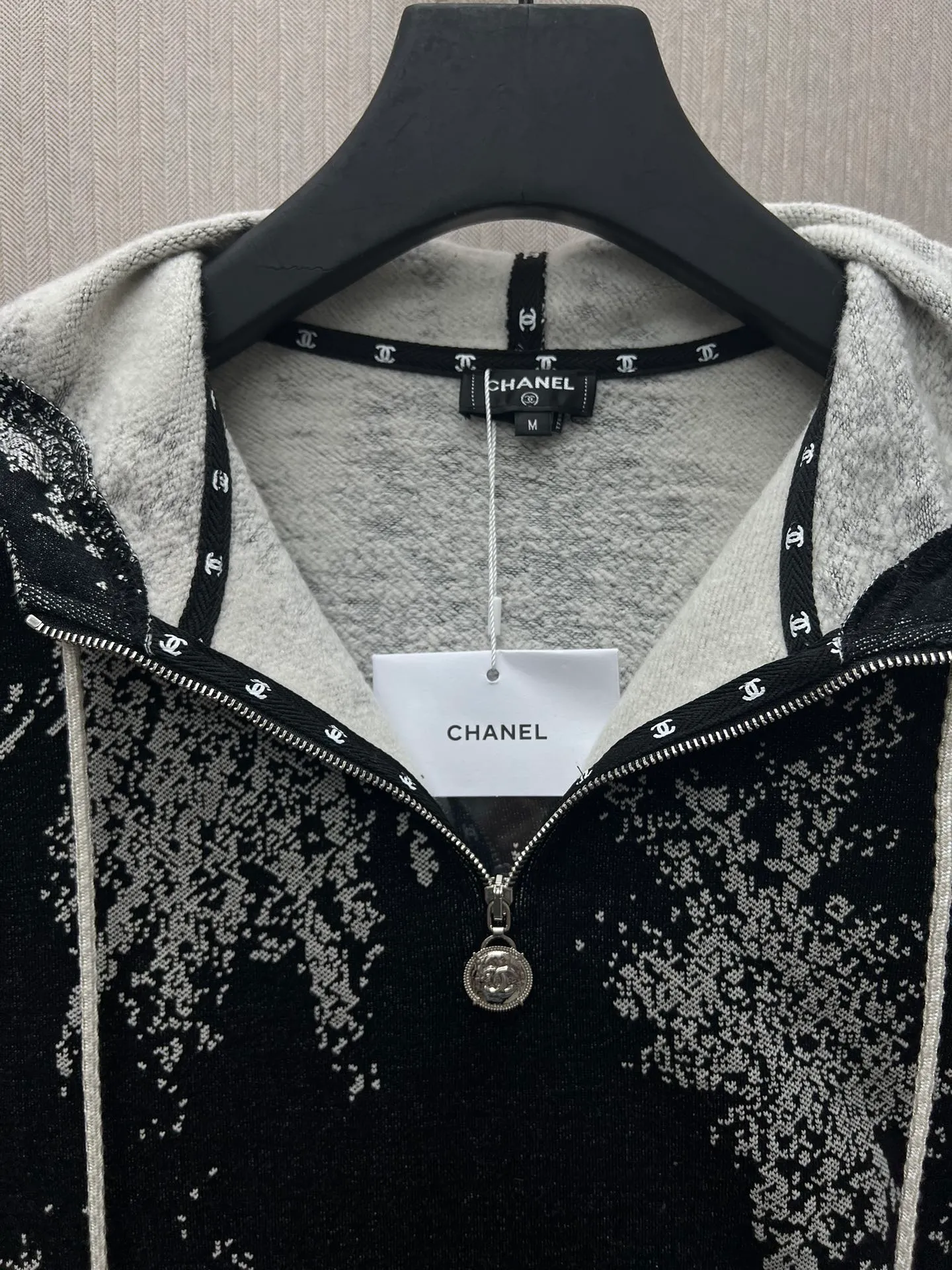 🅿️550 Chanel 25ss new autumn and winter preview series hooded printed zipper long-sleeved jacket for women Size: S.M.L.